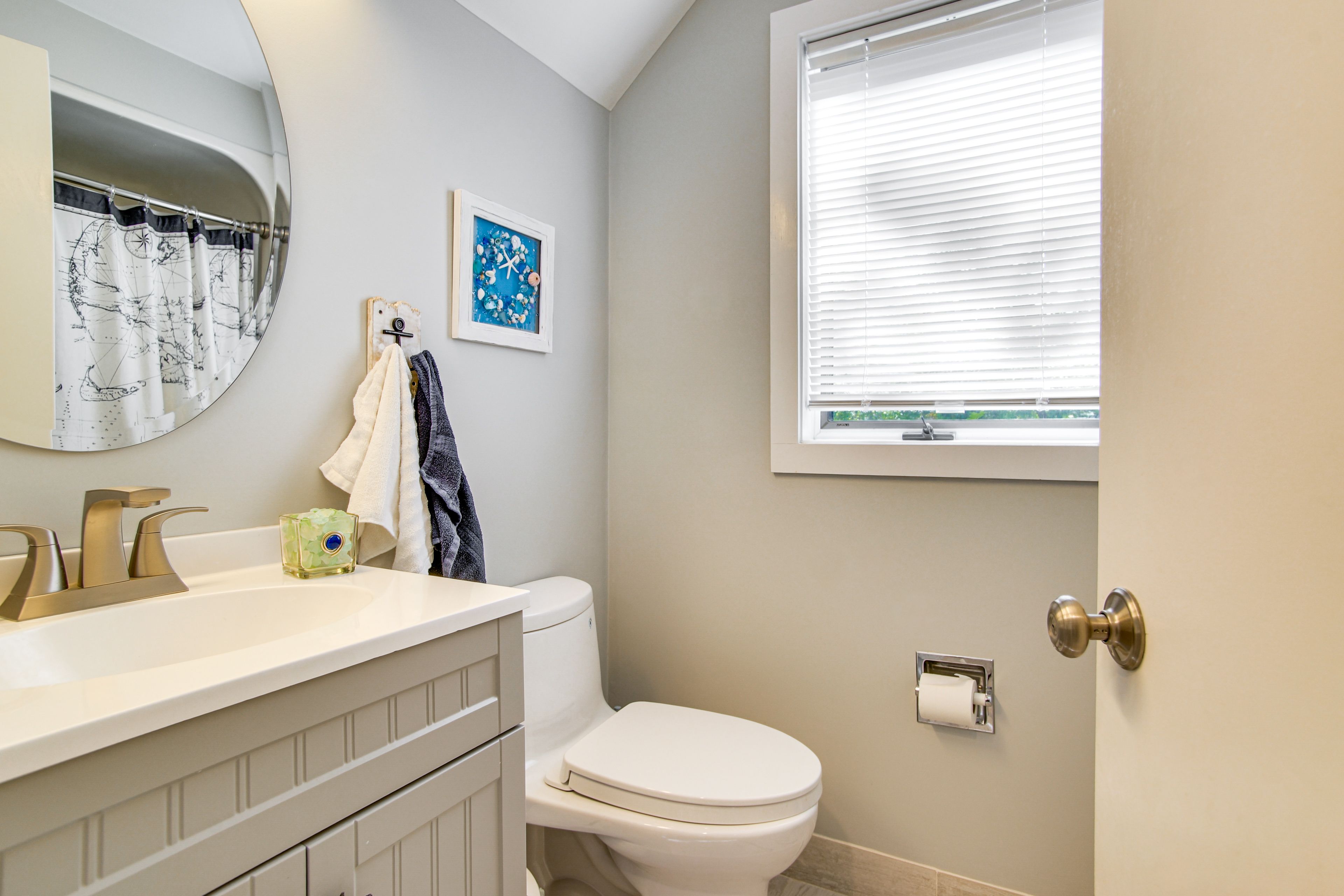 Bathroom | 2nd Floor