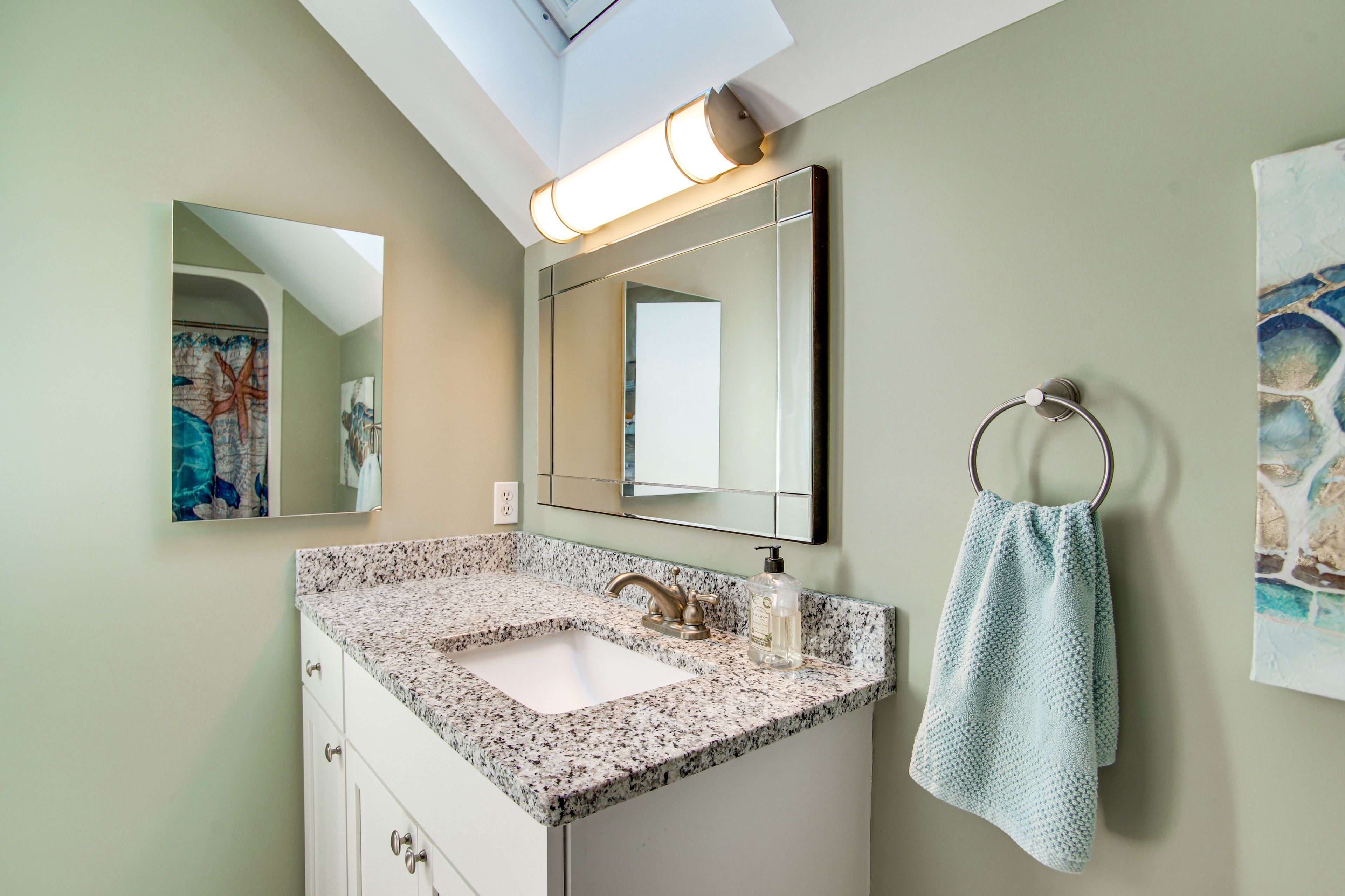 Bathroom | 2nd Floor