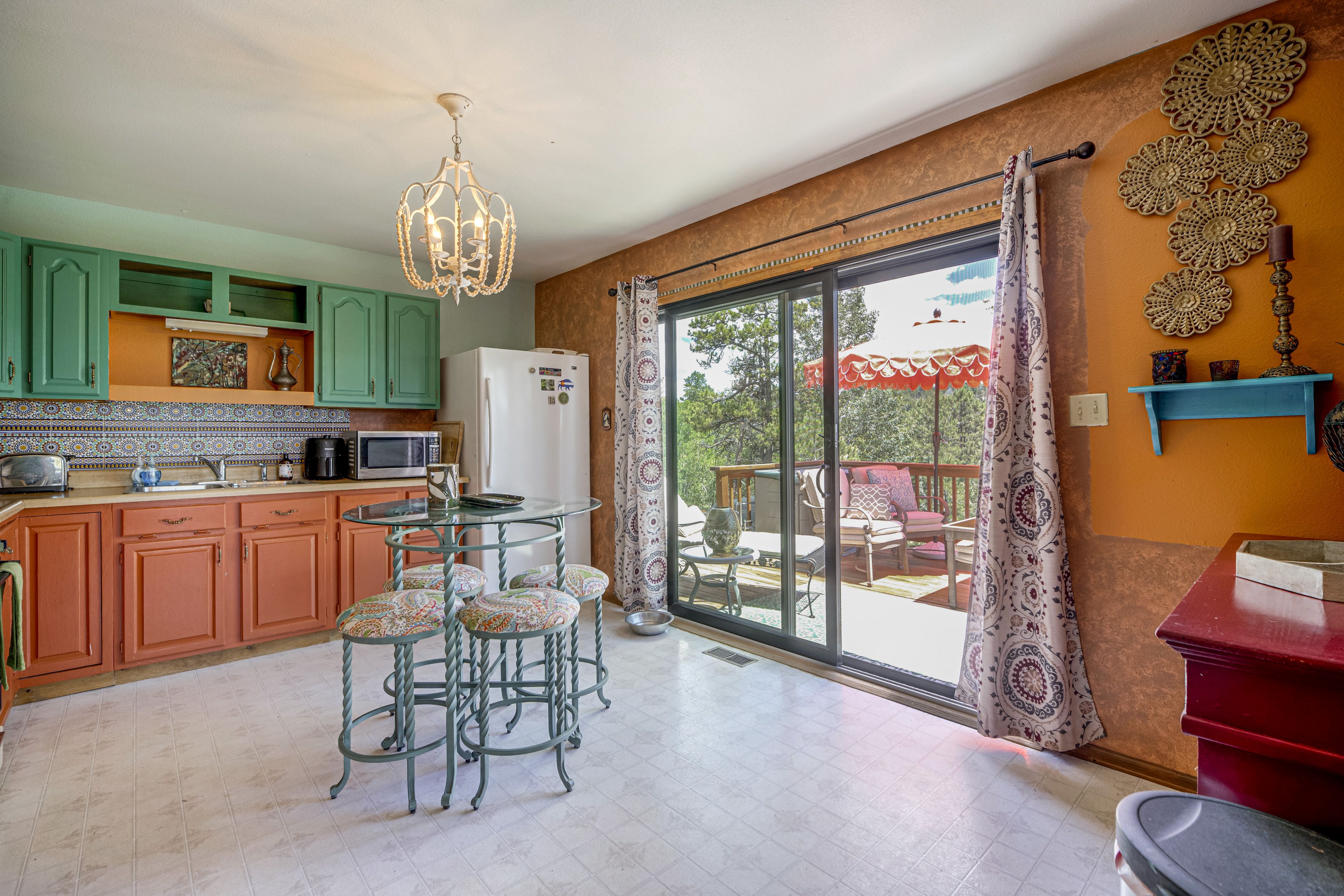 Eat-In Kitchen | 1st Floor