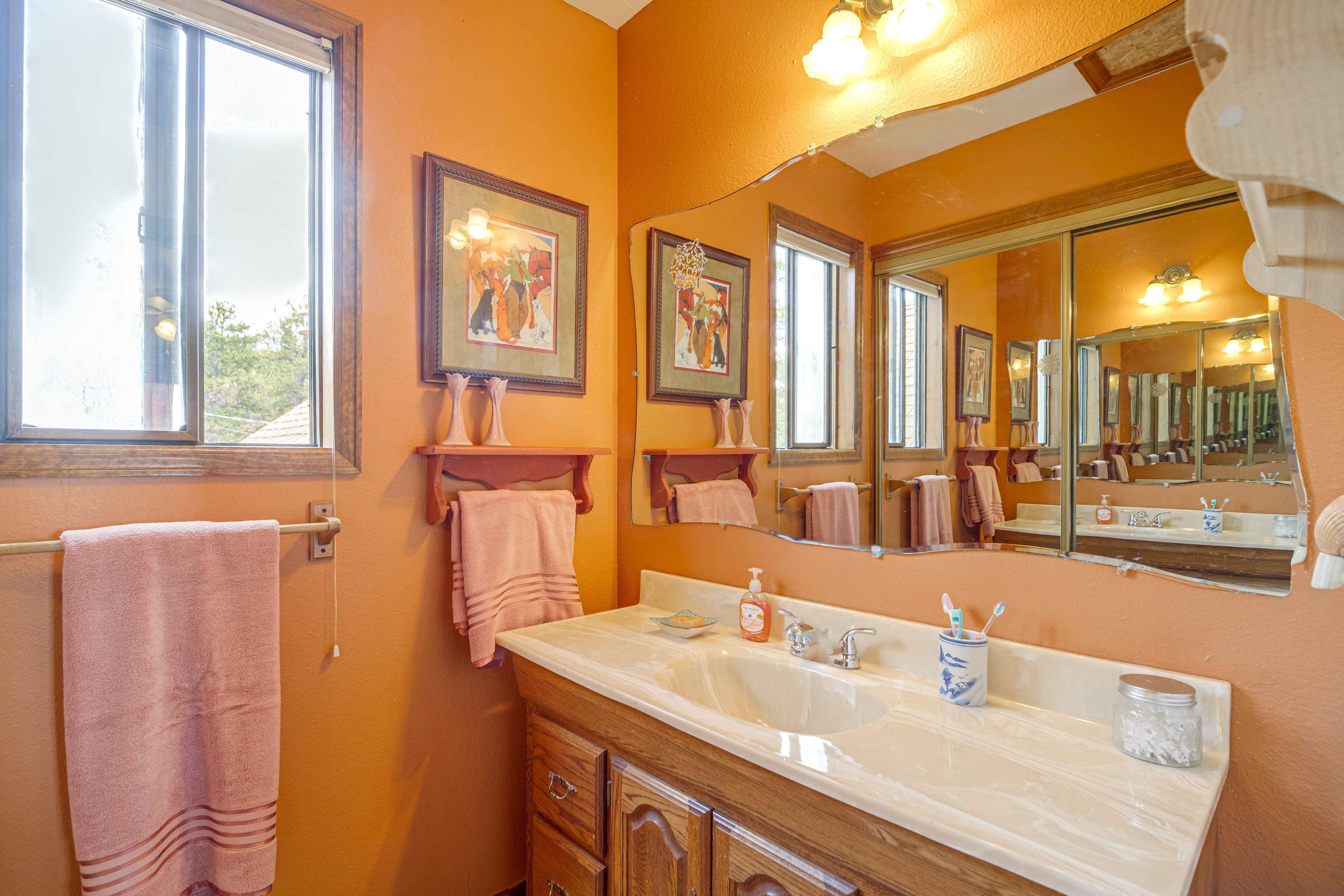 Full Bathroom | 2nd Floor