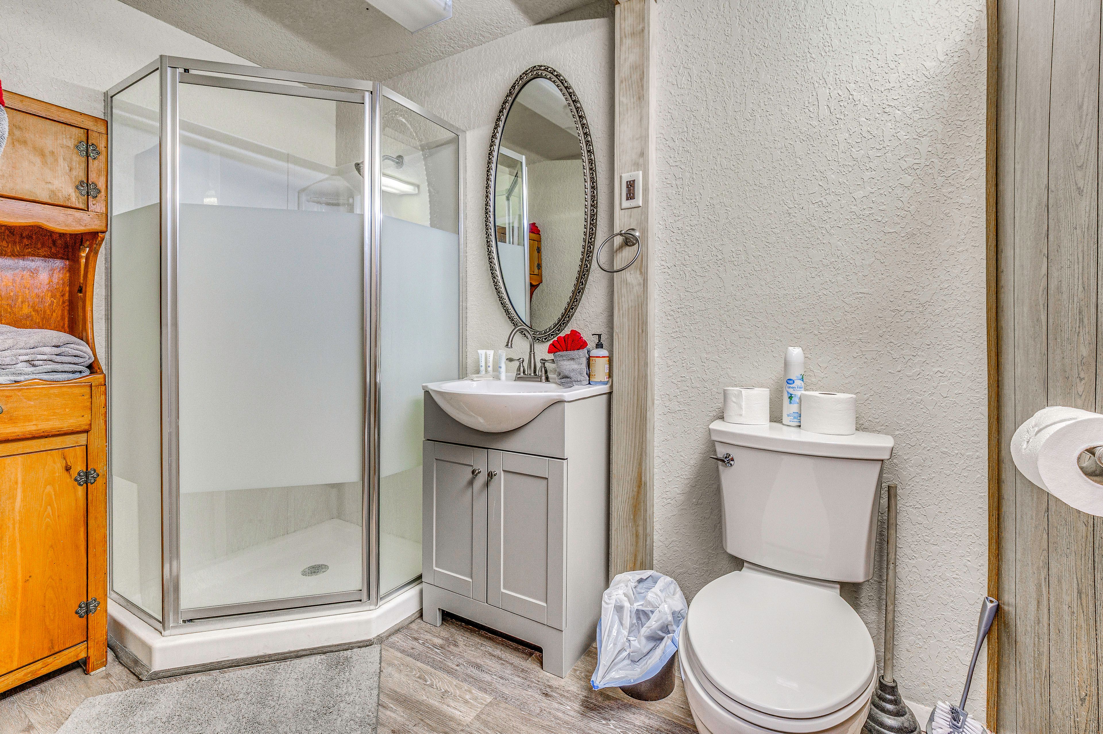 Full Bathroom | Laundry