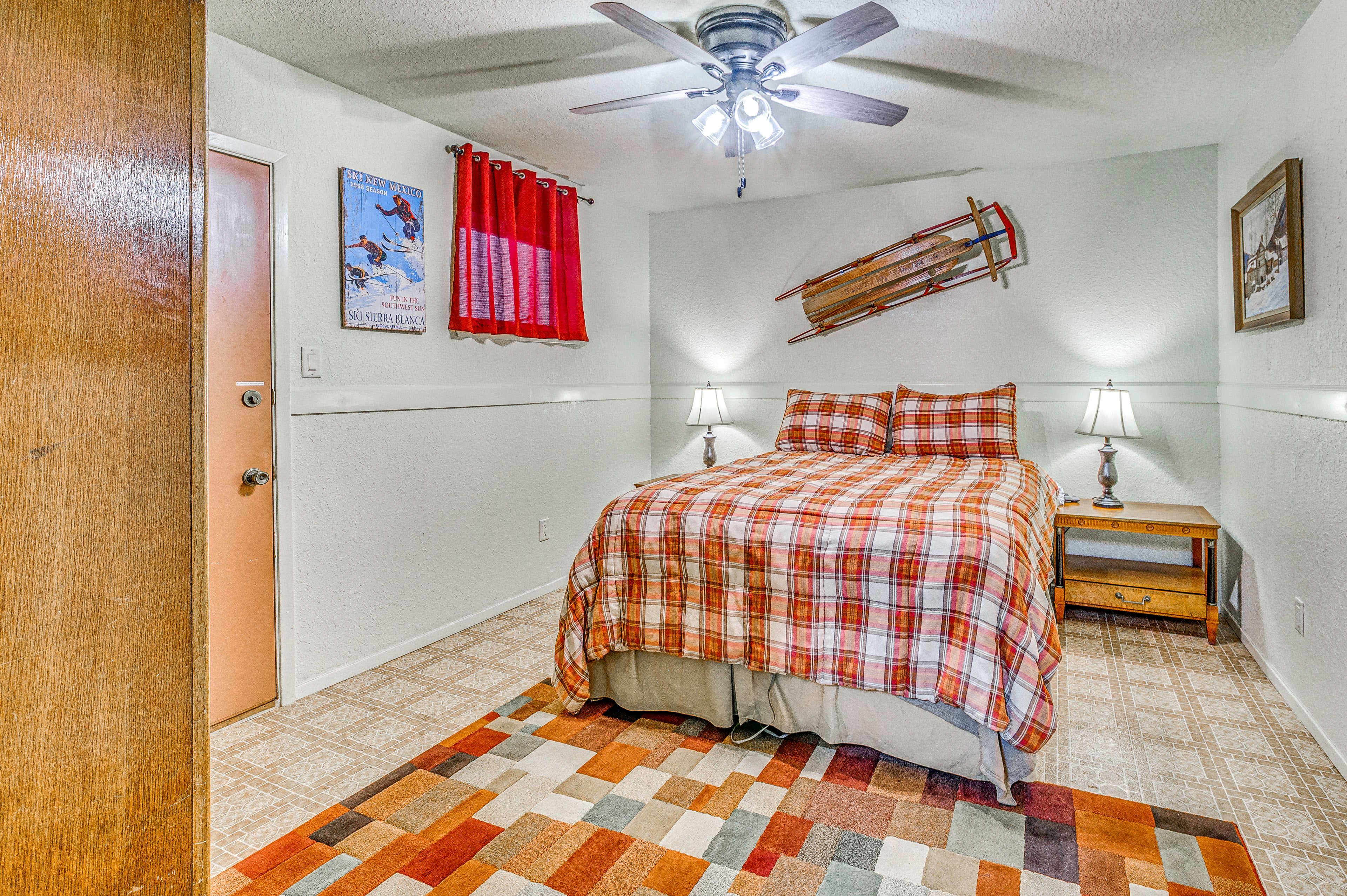 Bedroom 2 | Queen Bed