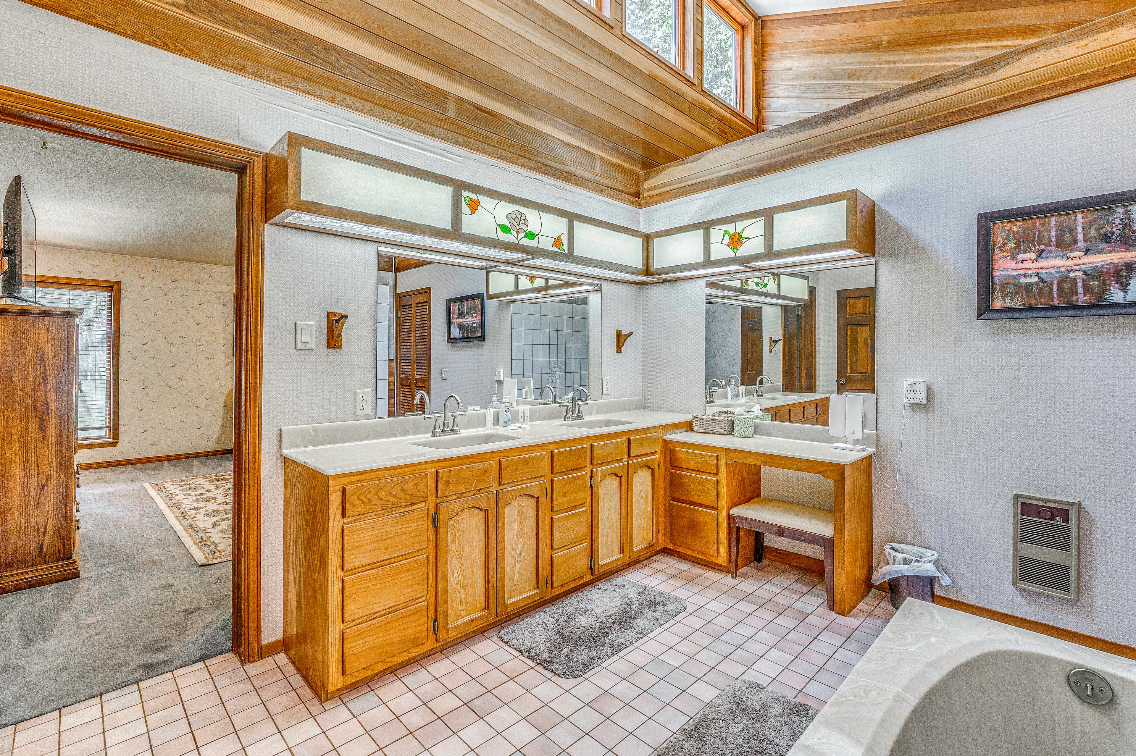 Full Bathroom | Main Level