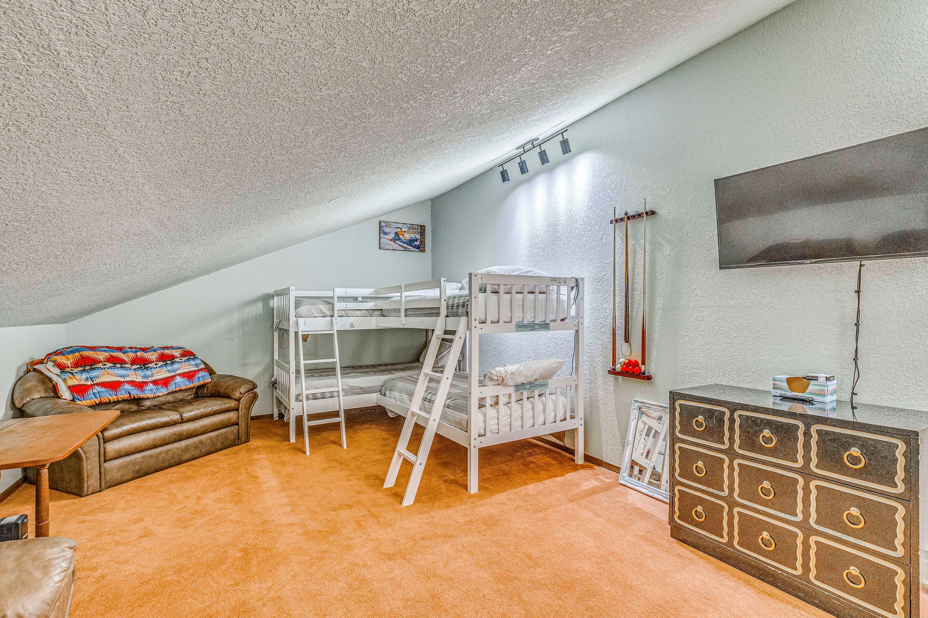Bedroom 5 | 2 Twin Bunk Beds | 2 Queen Beds | Upper Level