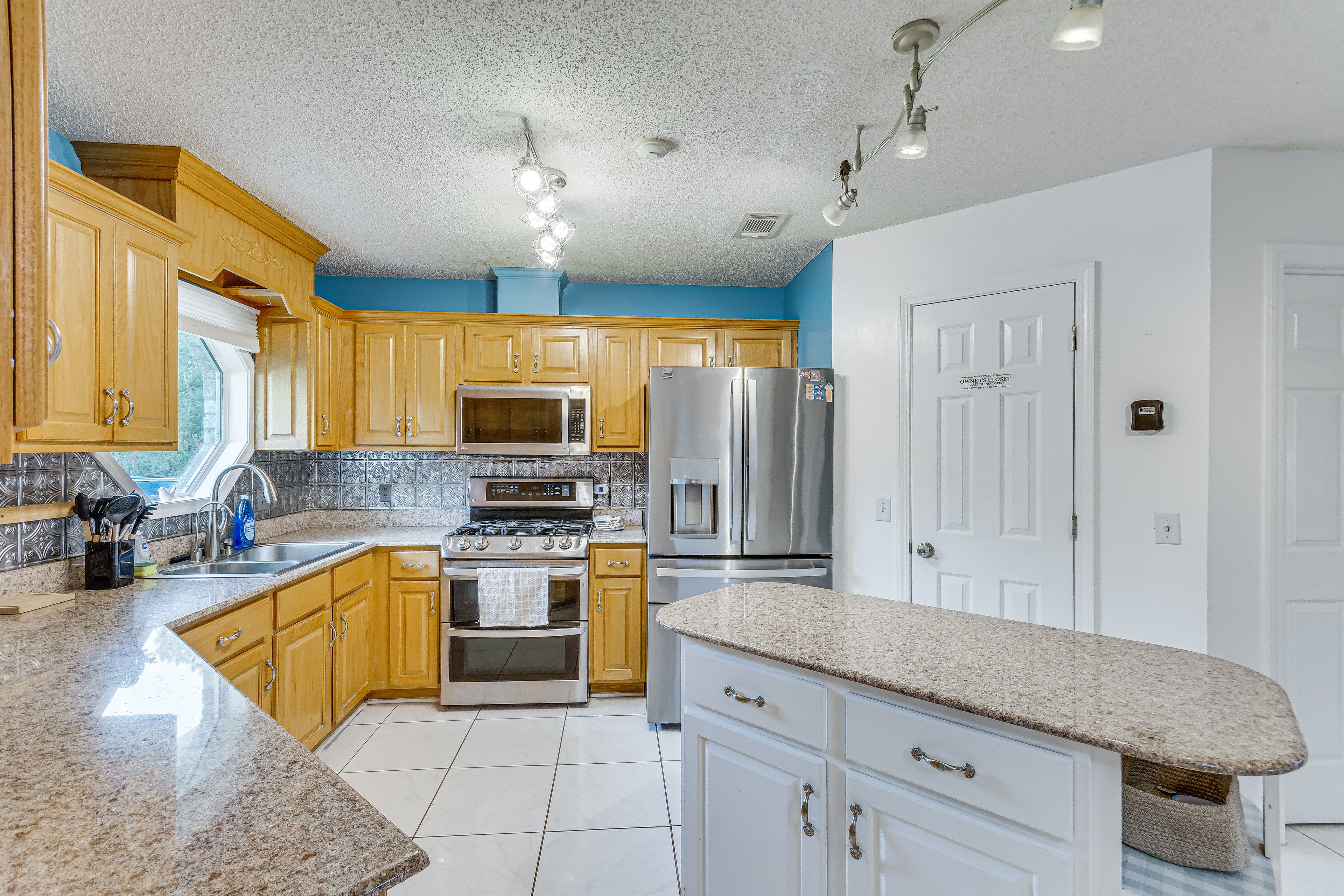 Kitchen | Dishwasher | Toaster Oven