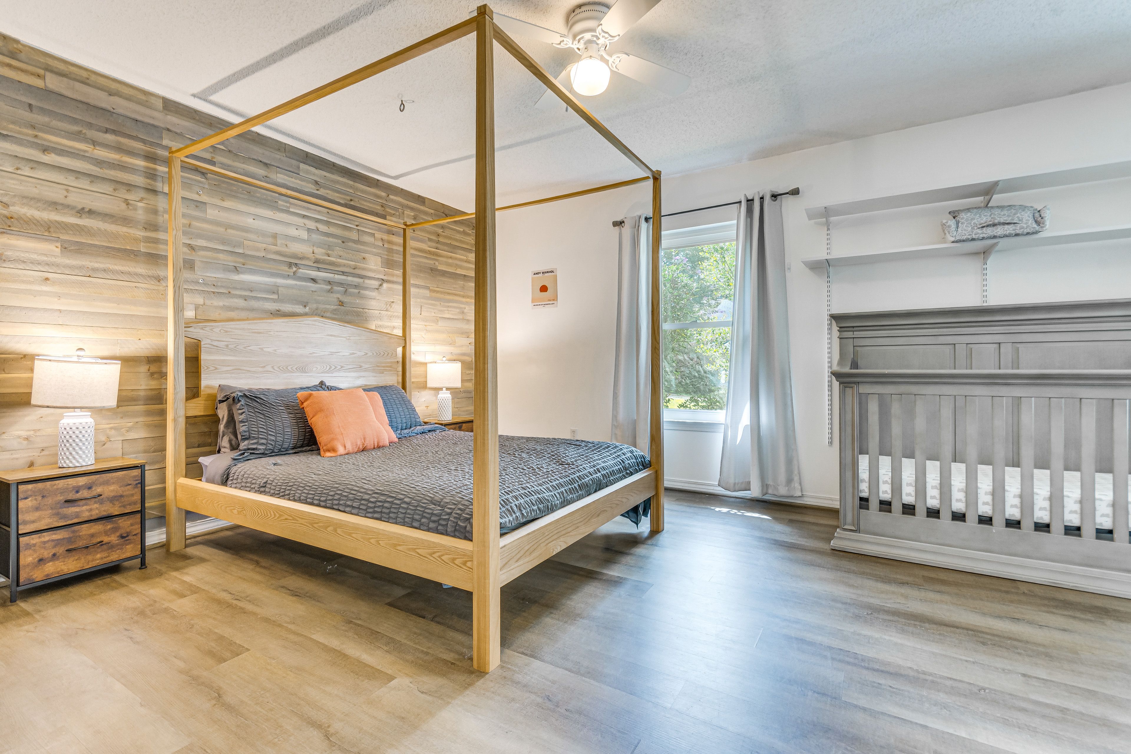 Bedroom 2 | Queen Bed | Crib