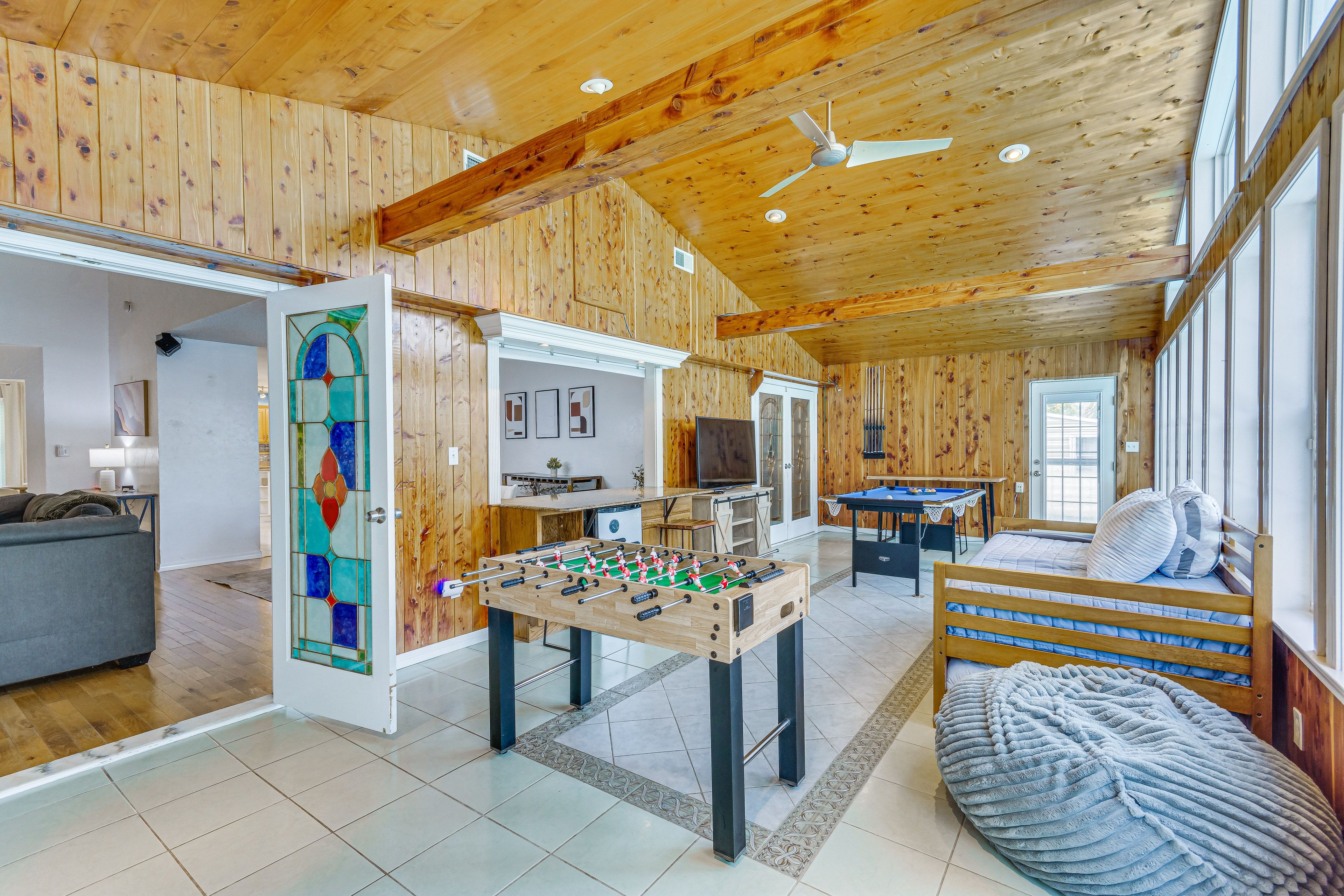 Game Room | Full Daybed | Pool Table