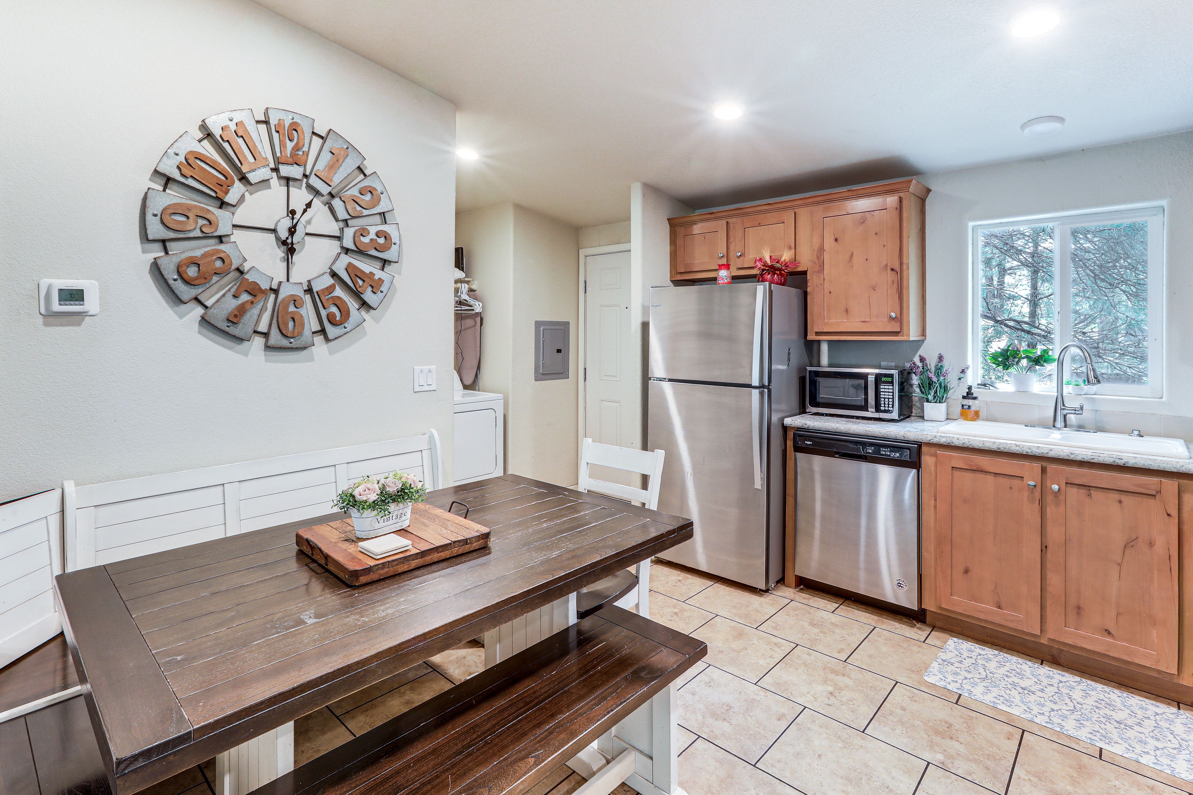 Kitchen & Dining Area