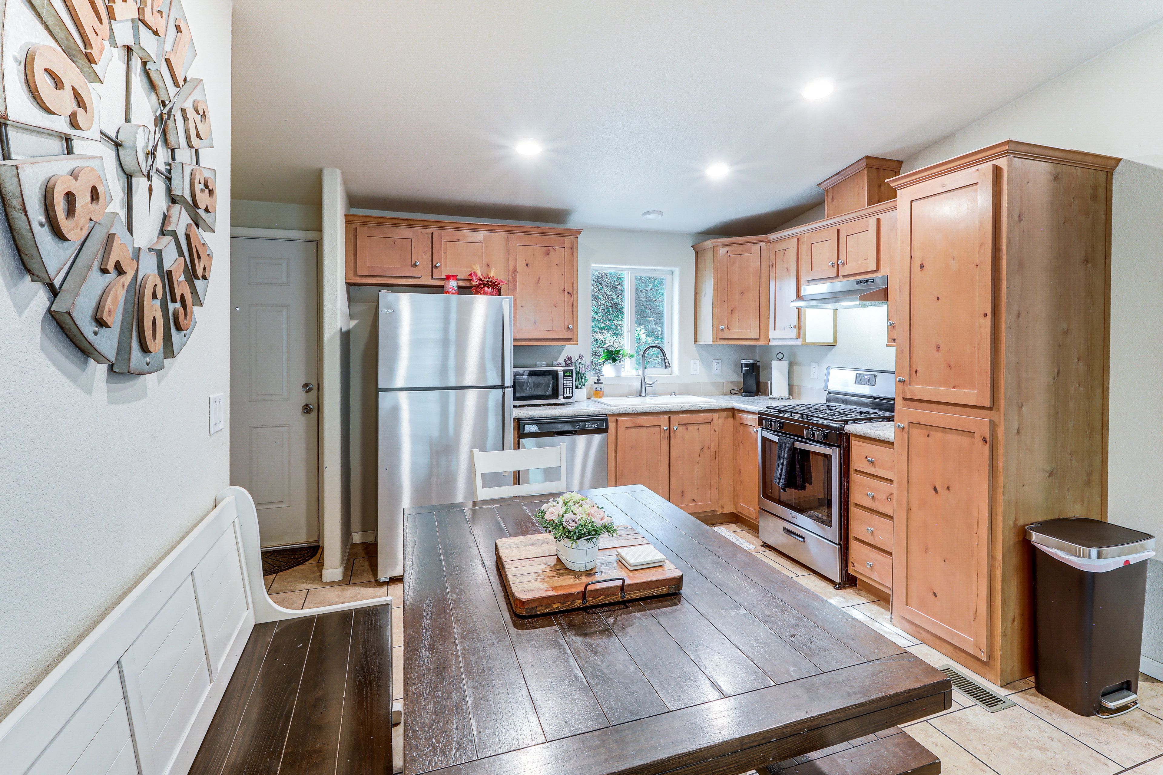 Kitchen & Dining Area