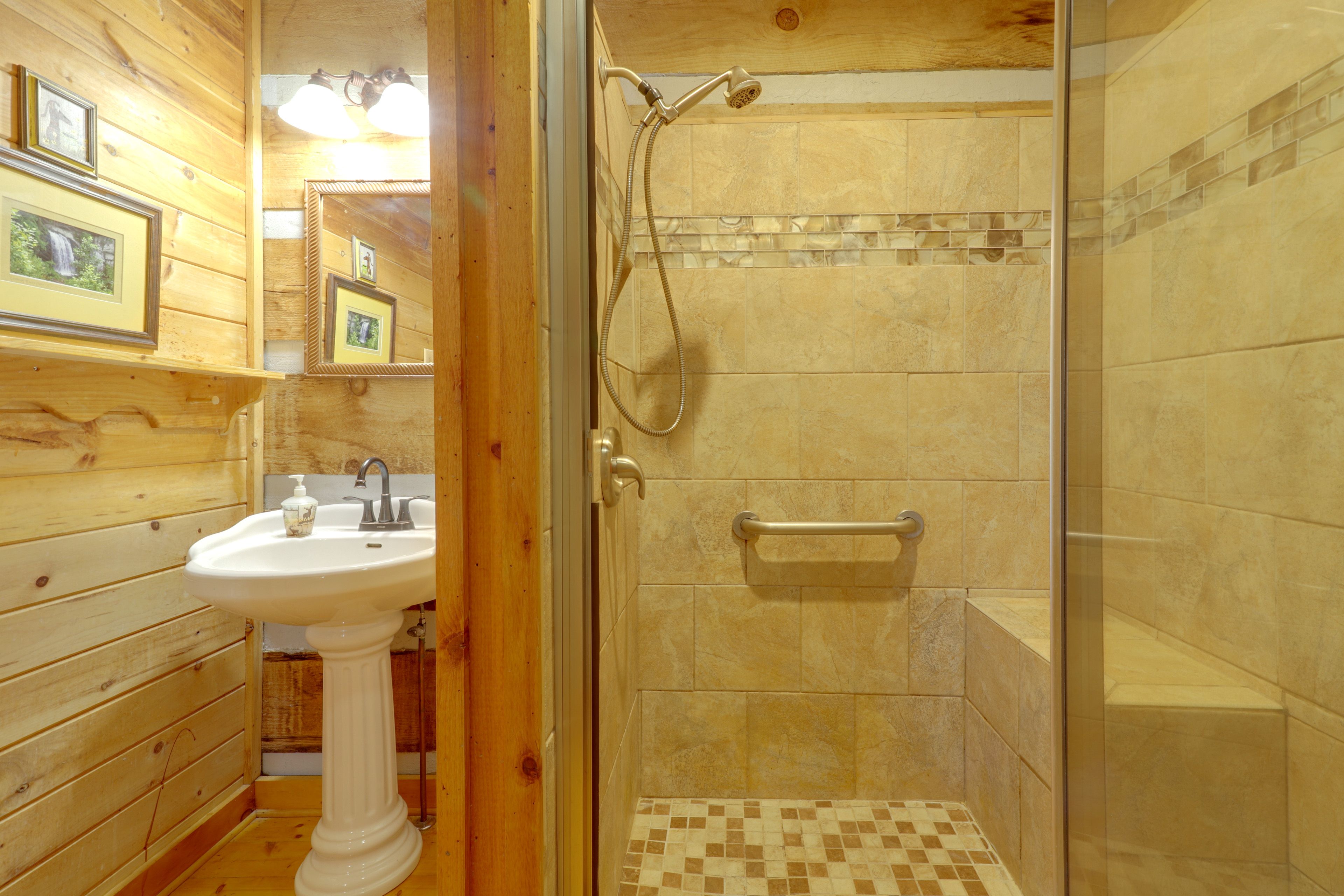 Full Bathroom | 1st Floor