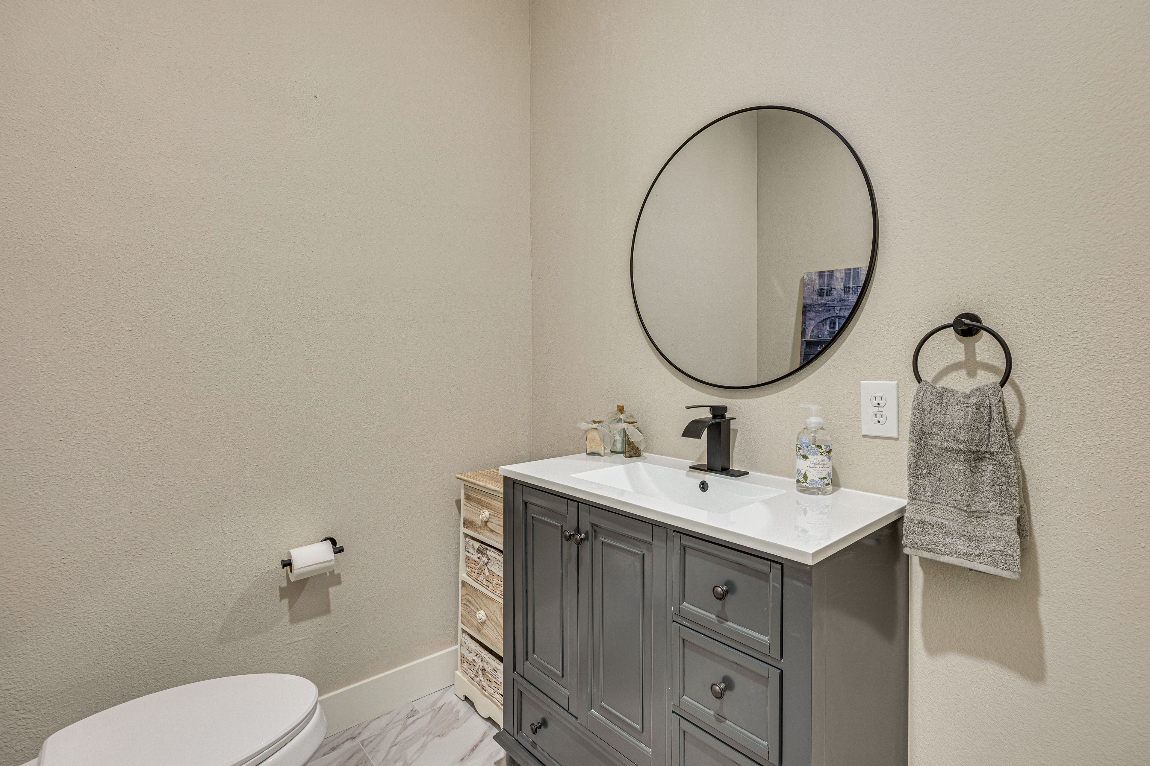 Half Bathroom | 1st Floor