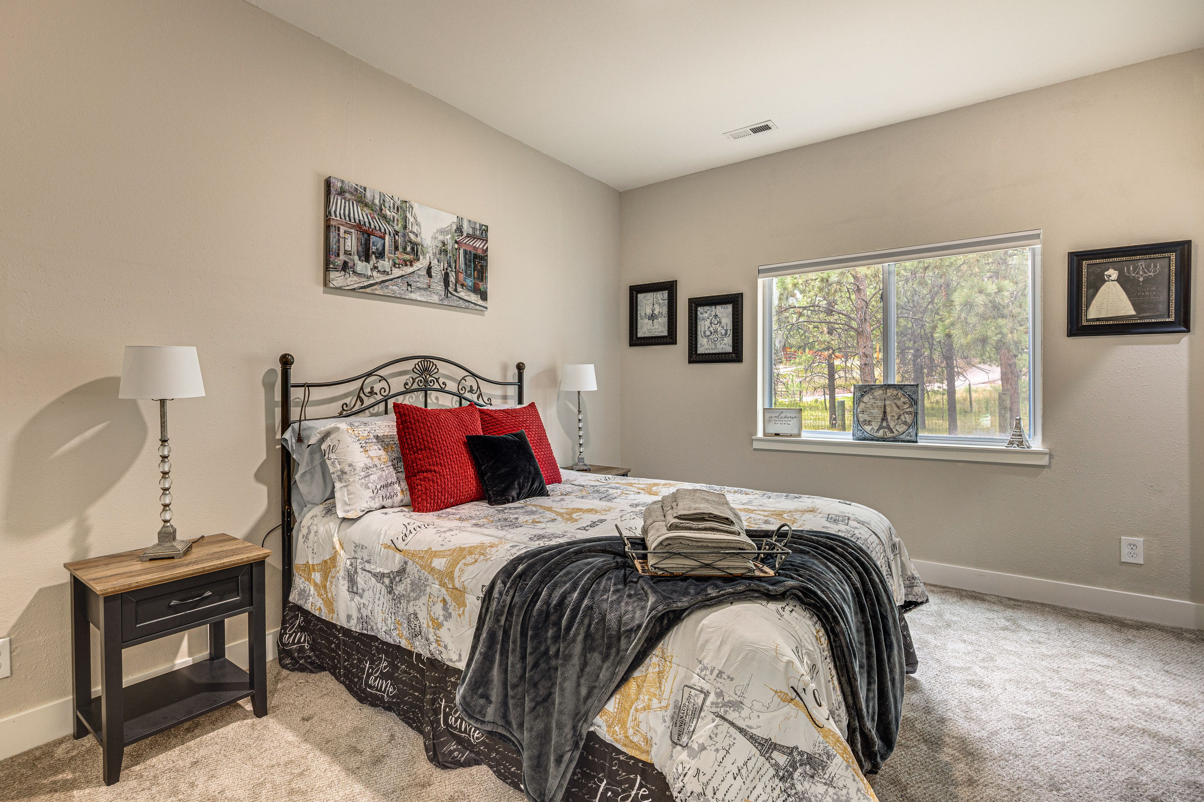 Bedroom 2 | Queen Bed | 1st Floor