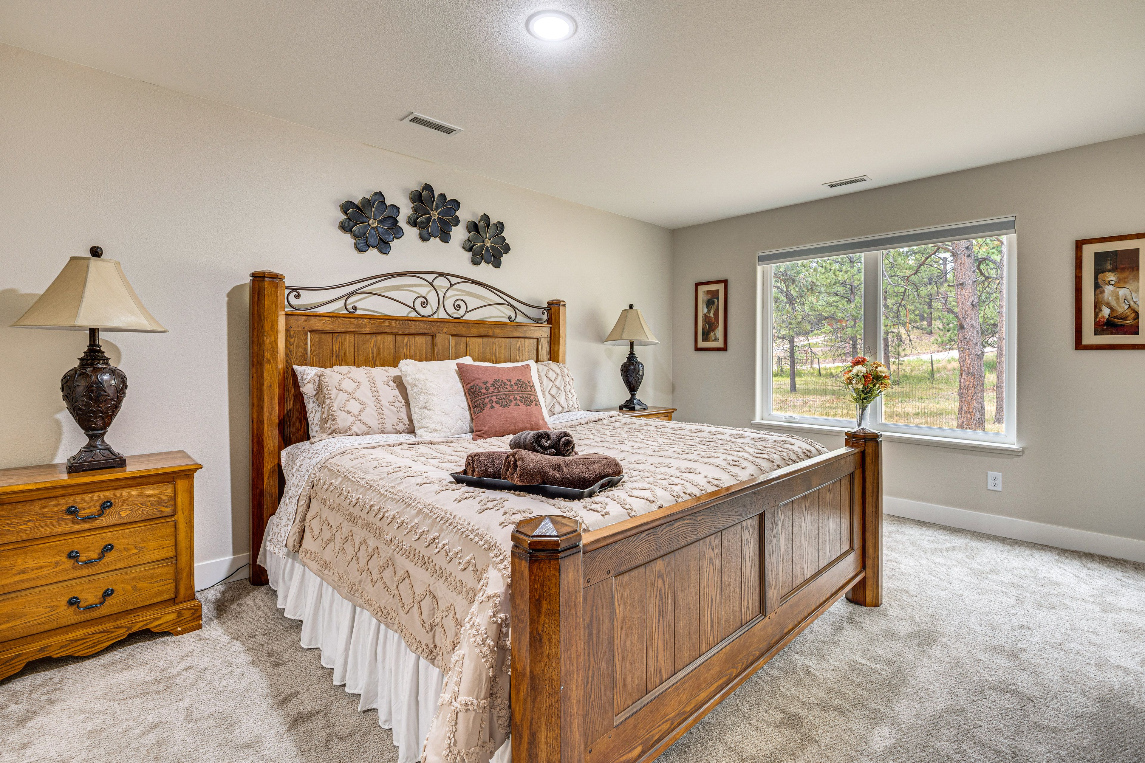Bedroom 1 | King Bed | 1st Floor
