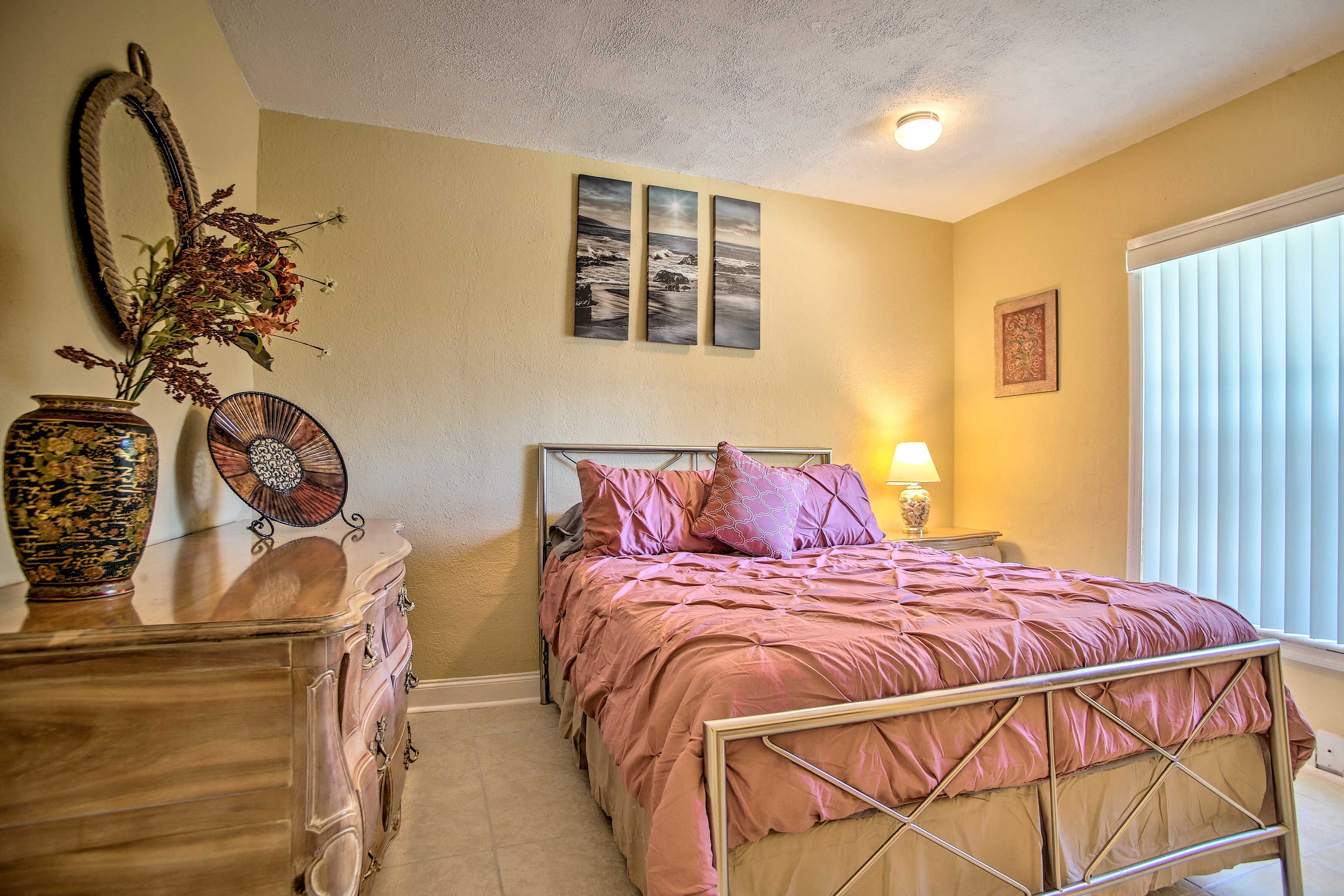 Bedroom 3 | Queen Bed