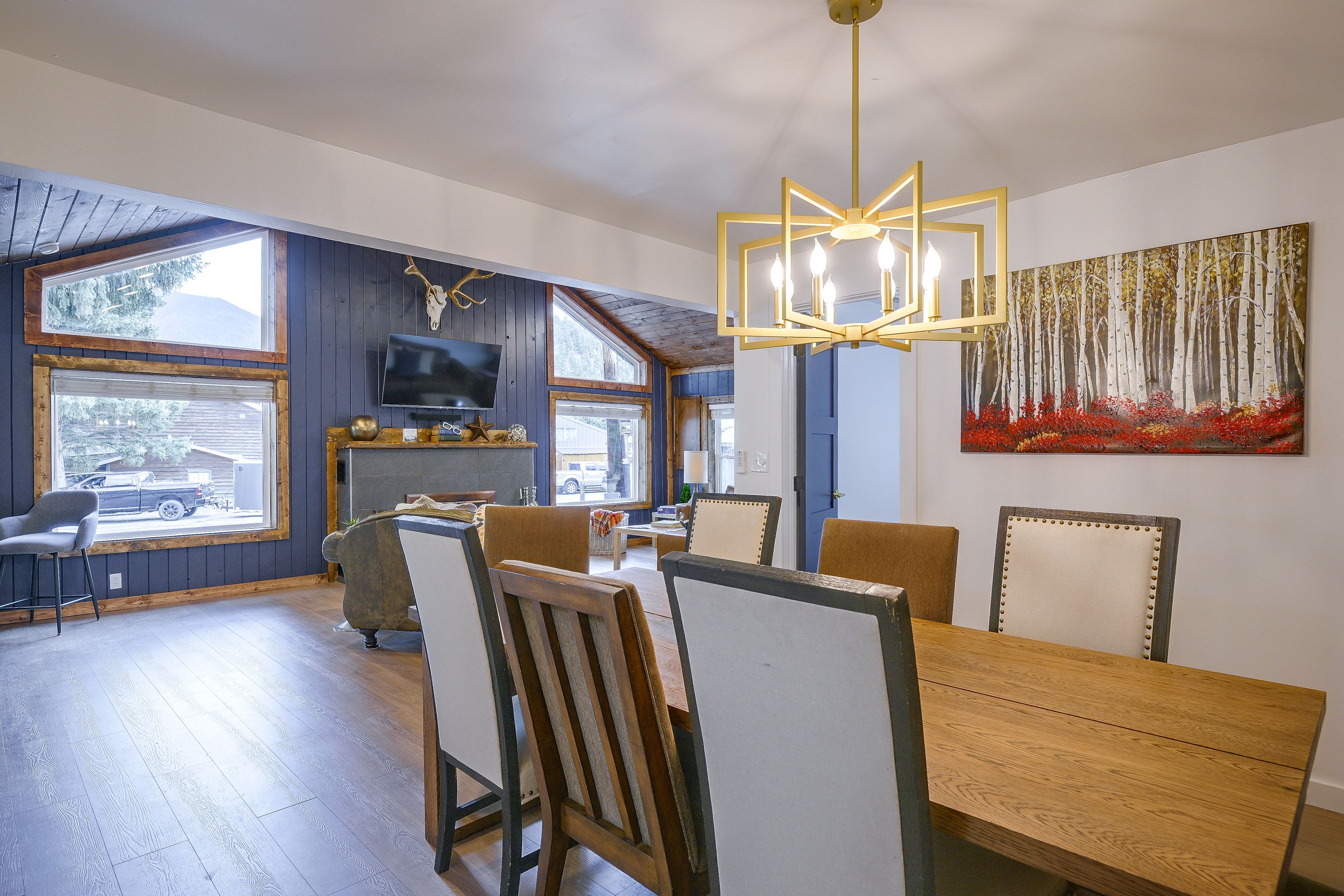 Dining Area | Dishes & Flatware Provided