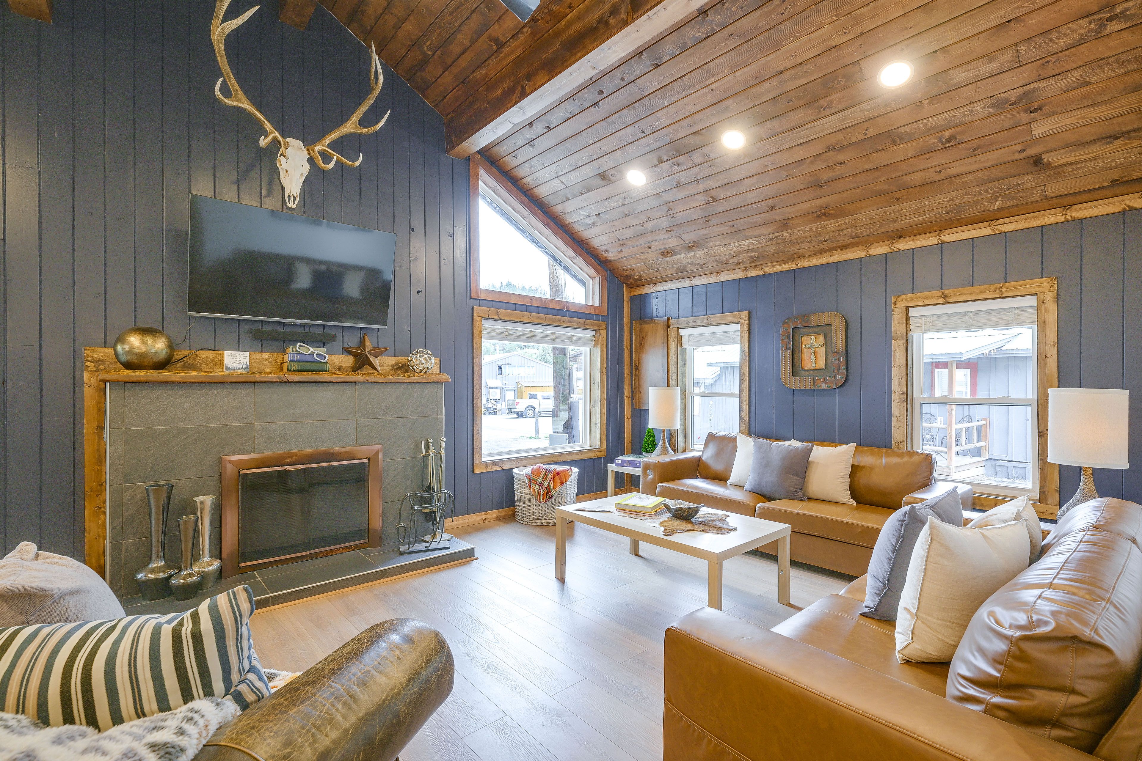 Red River Vacation Rental | 4BR | 4BA | 2,900 Sq Ft