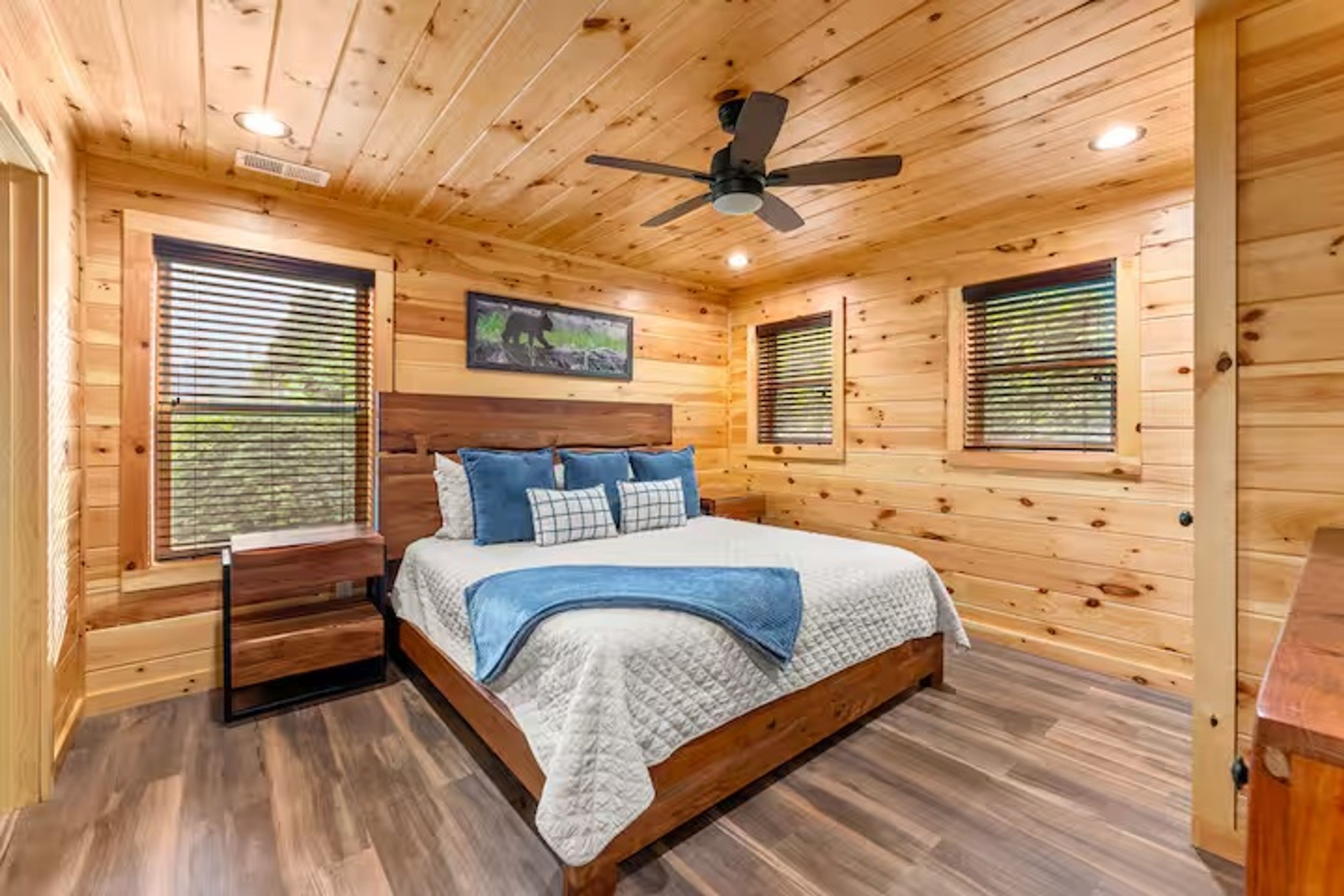 Bedroom 1 | King Bed