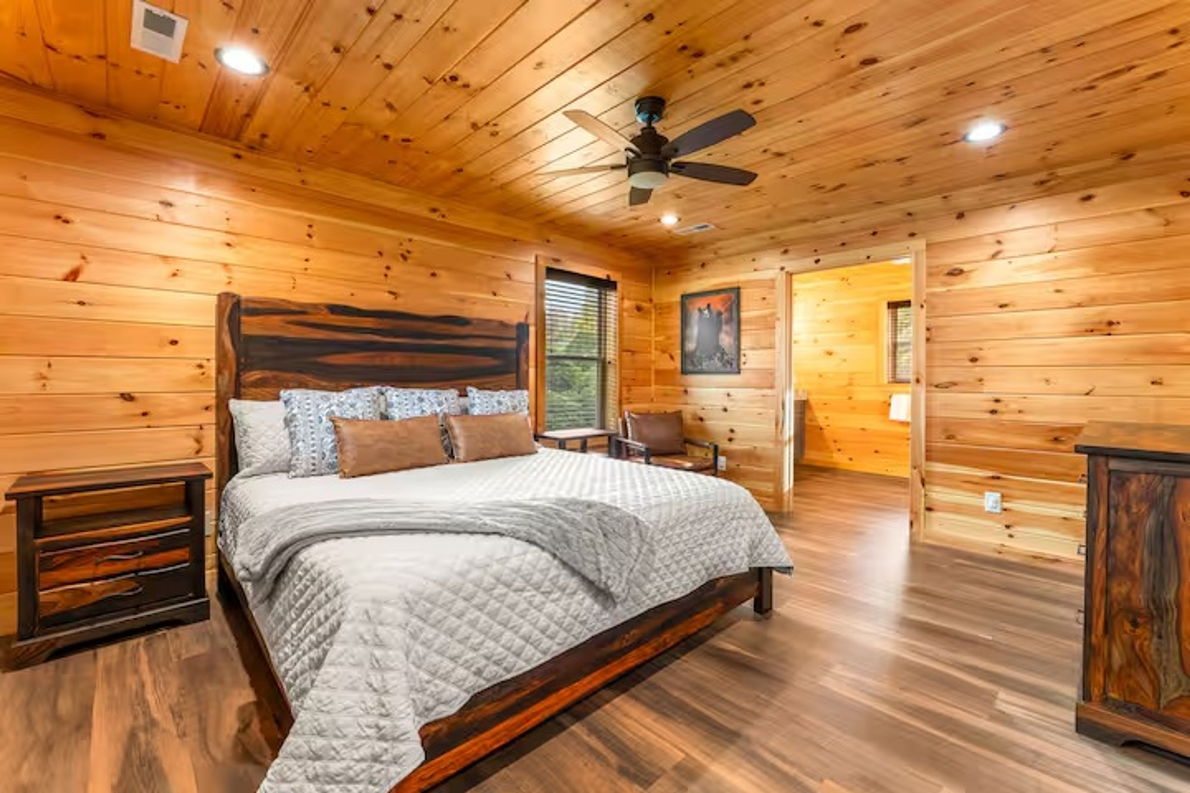 Bedroom 2 | King Bed
