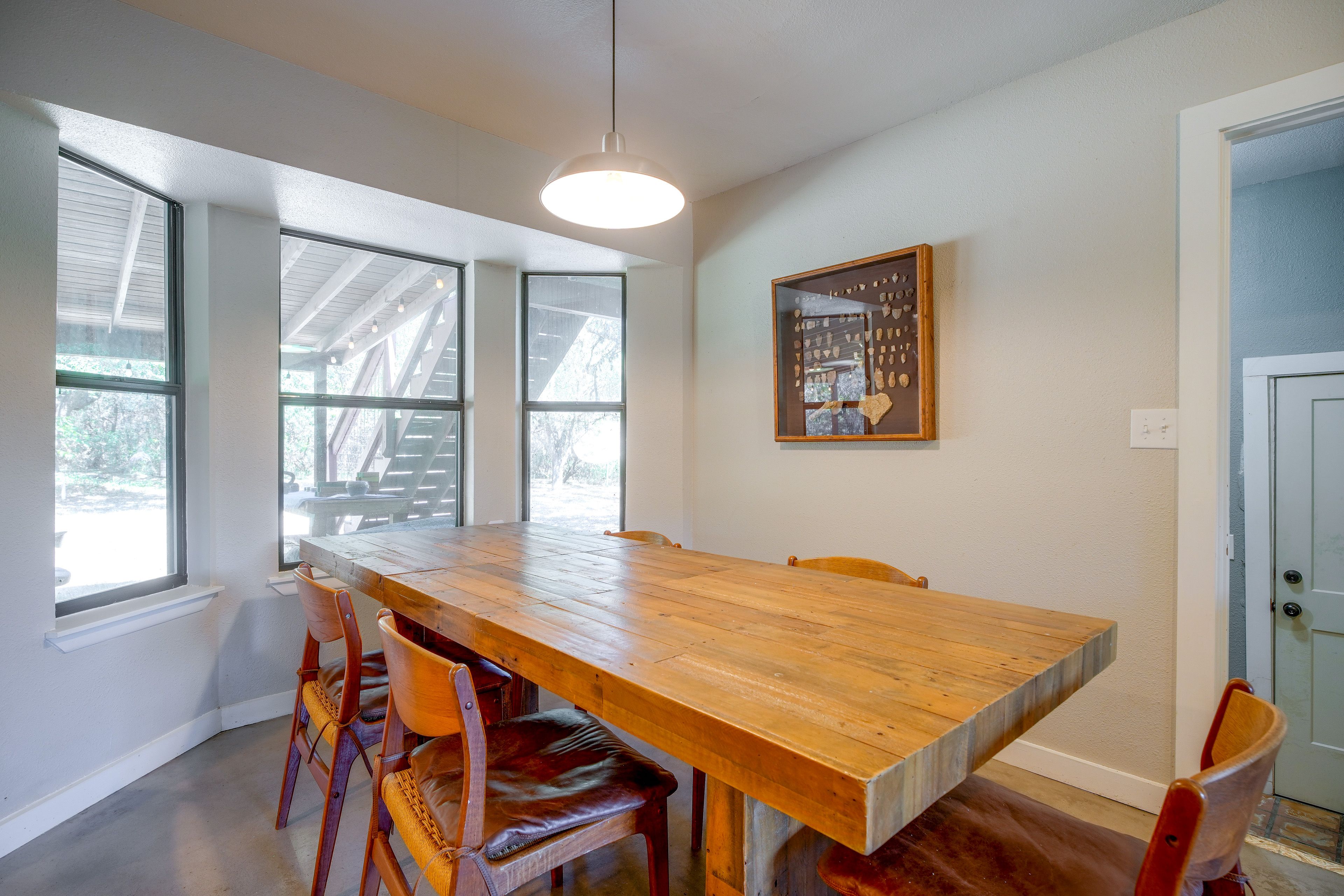 Dining Area | Dishware/Flatware Provided | 1st Floor