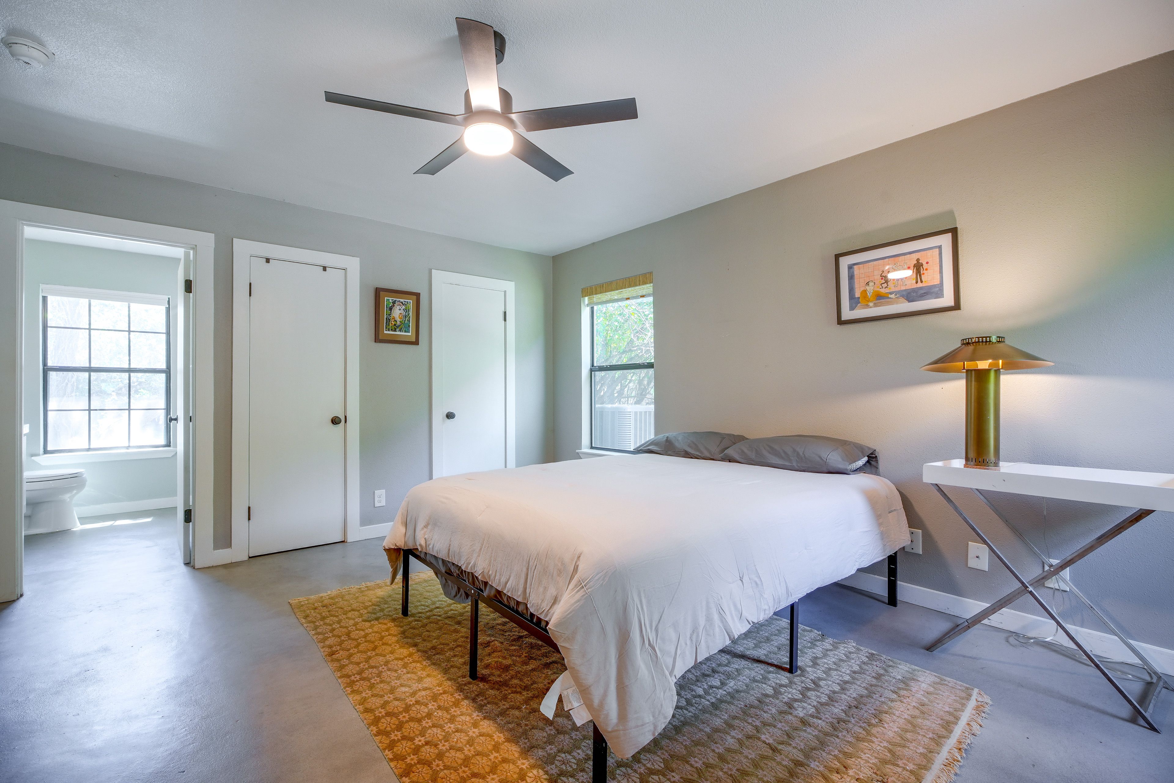 Bedroom | Queen Bed | Smart TV | 1st Floor