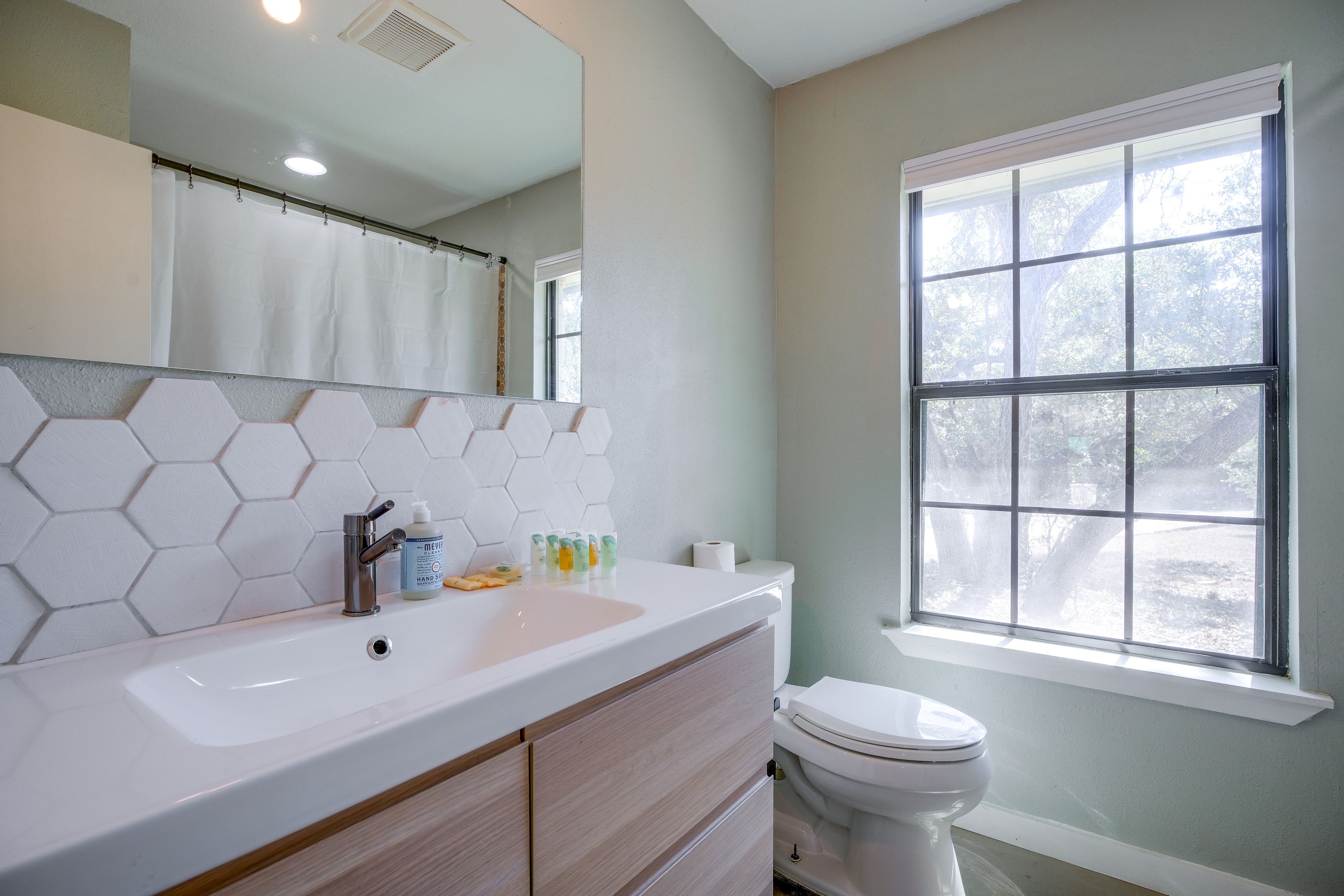 Bathroom | 1st Floor