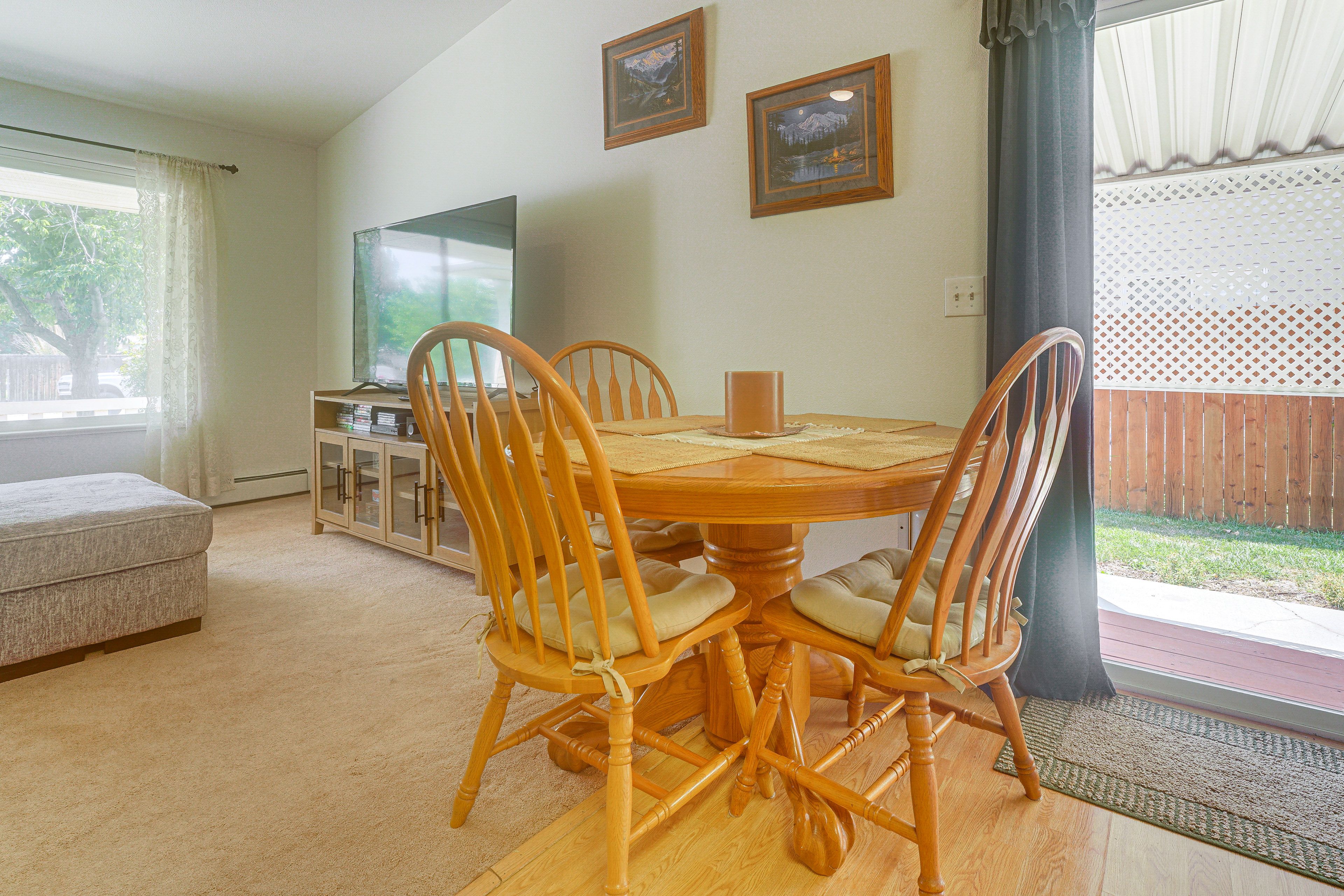 Dining Area | Dishes & Flatware Provided