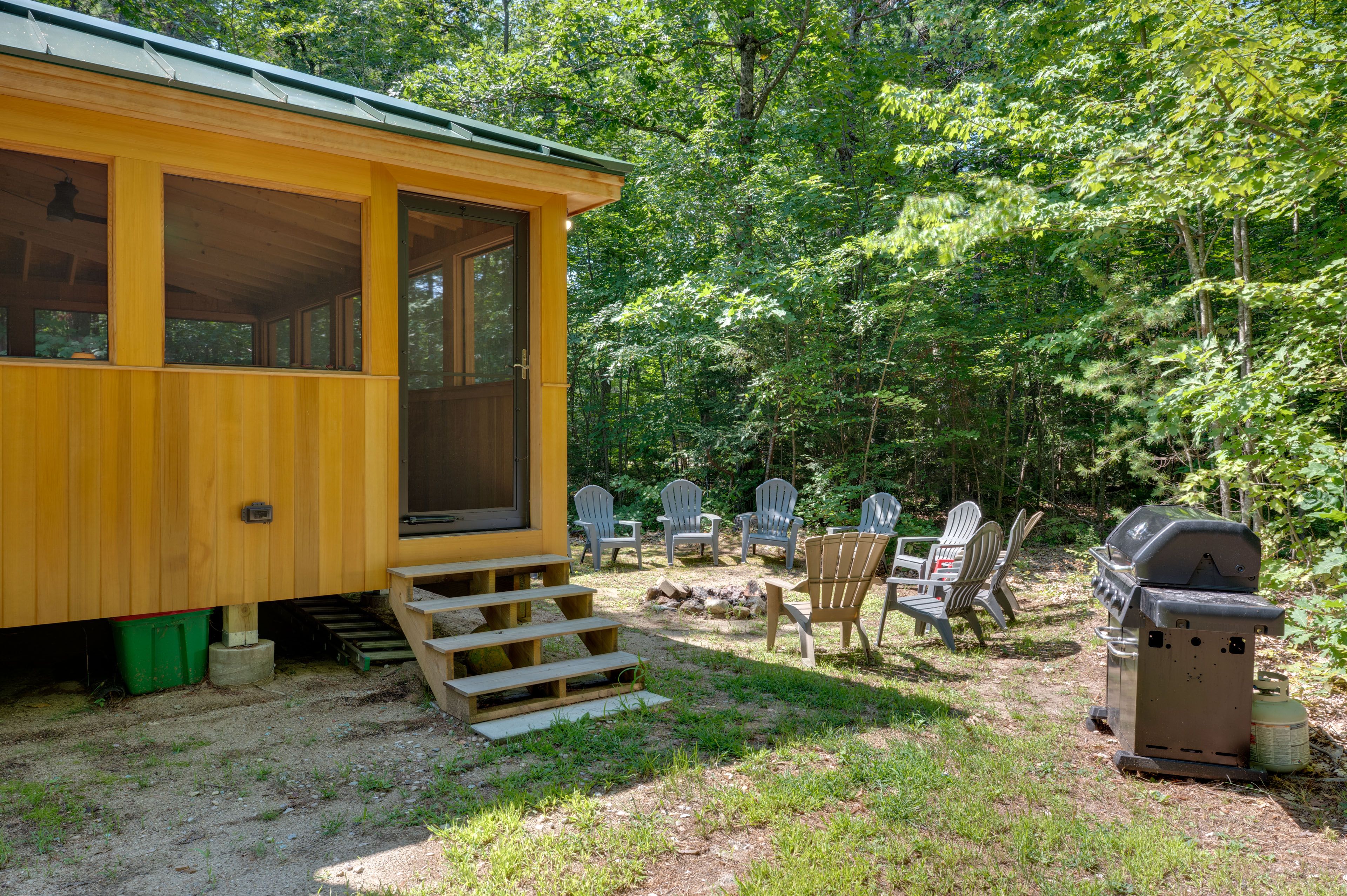 Yard Space w/ Grill & Fire Pit