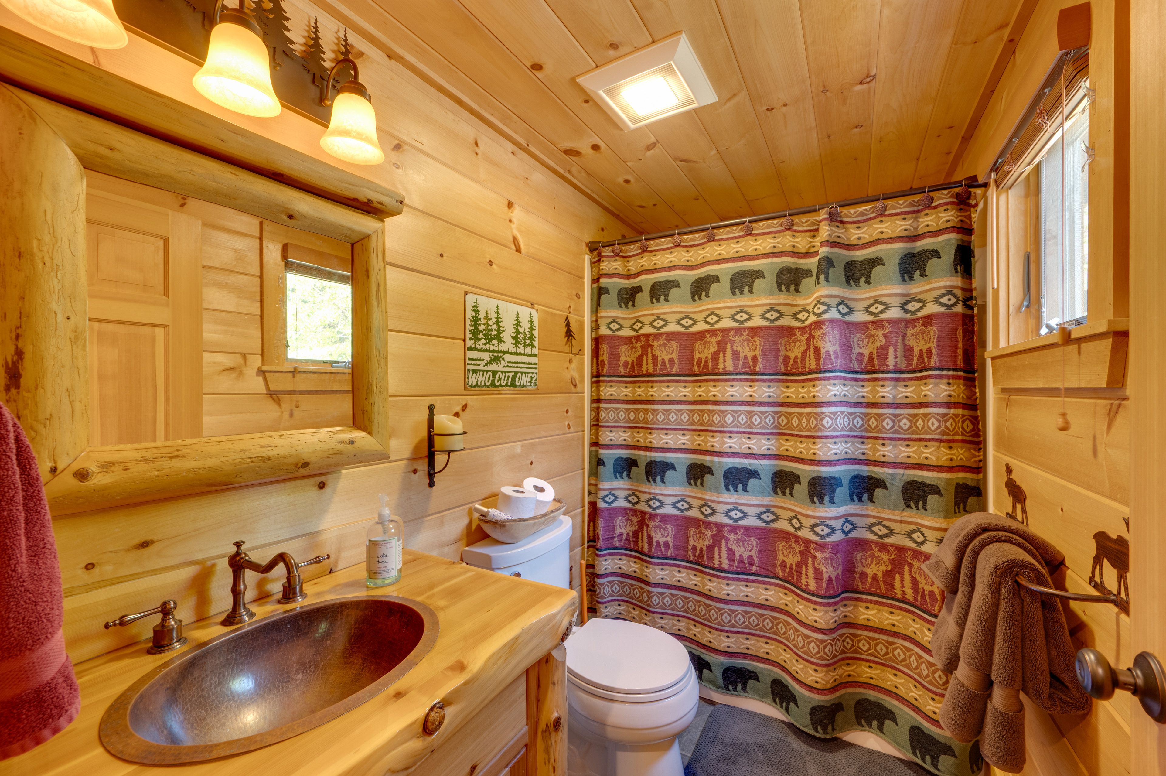 Full Bathroom | 1st Floor