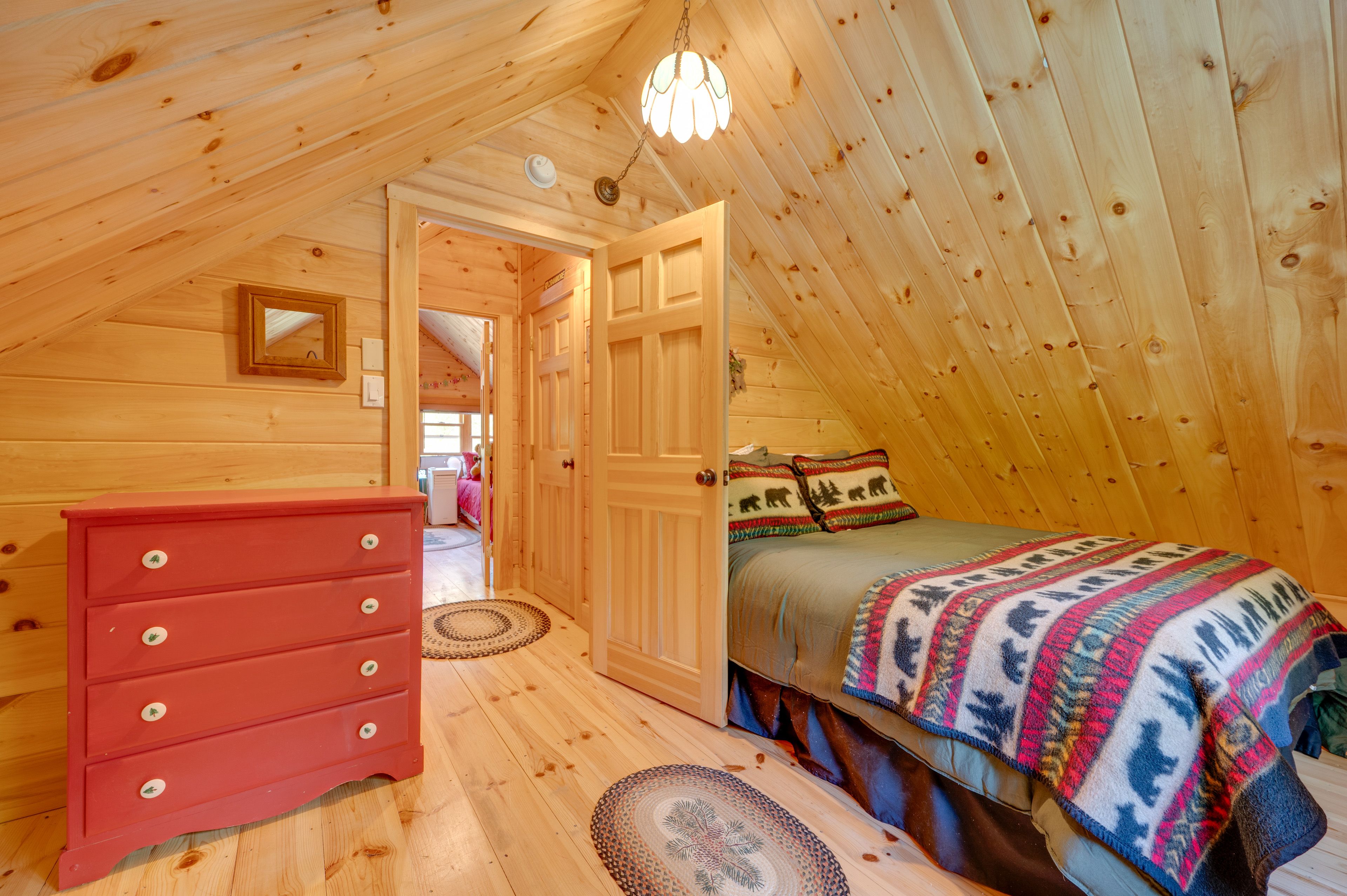 Bedroom 2 | 2nd Floor | Queen Bed | Twin Bed
