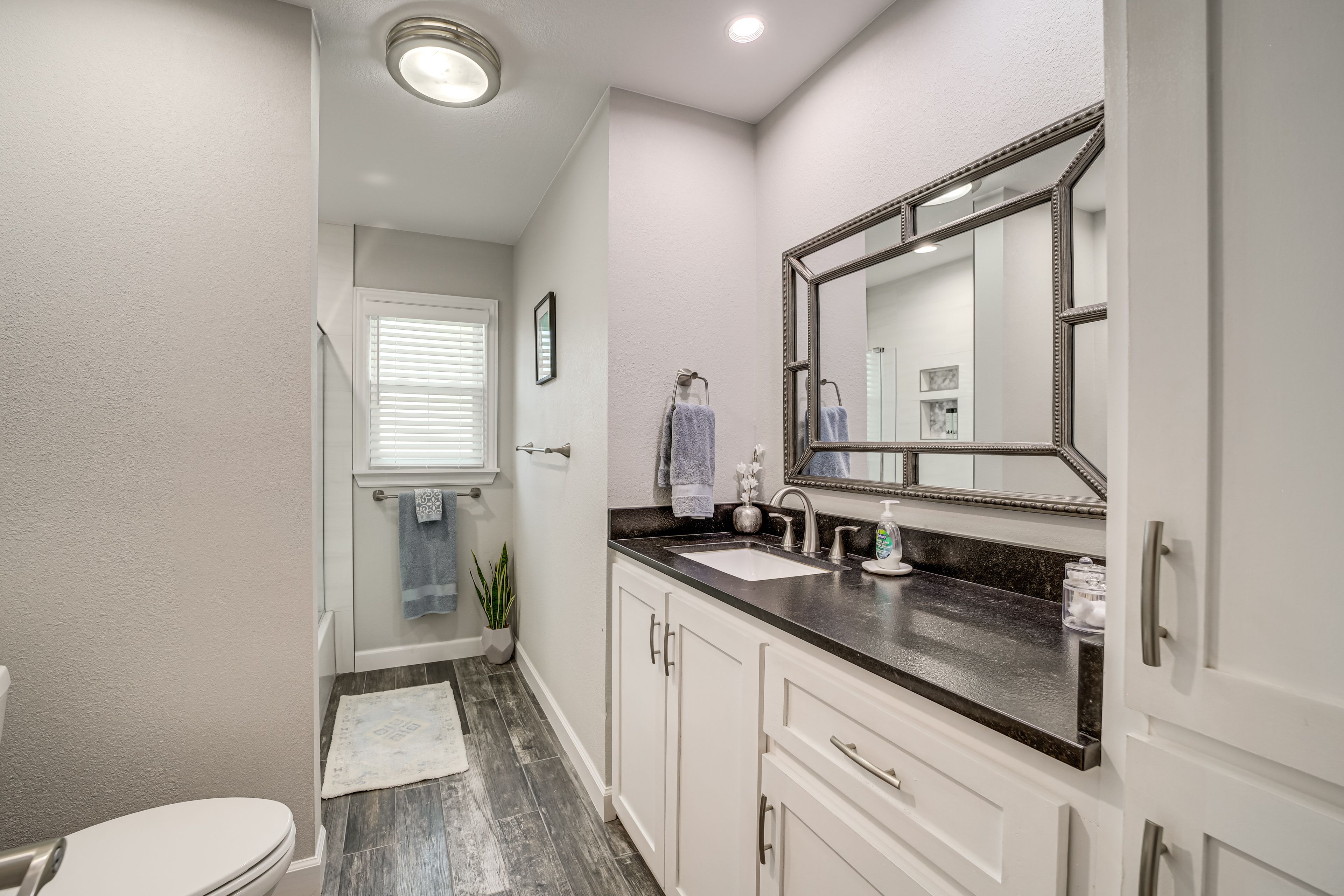 Full Bathroom