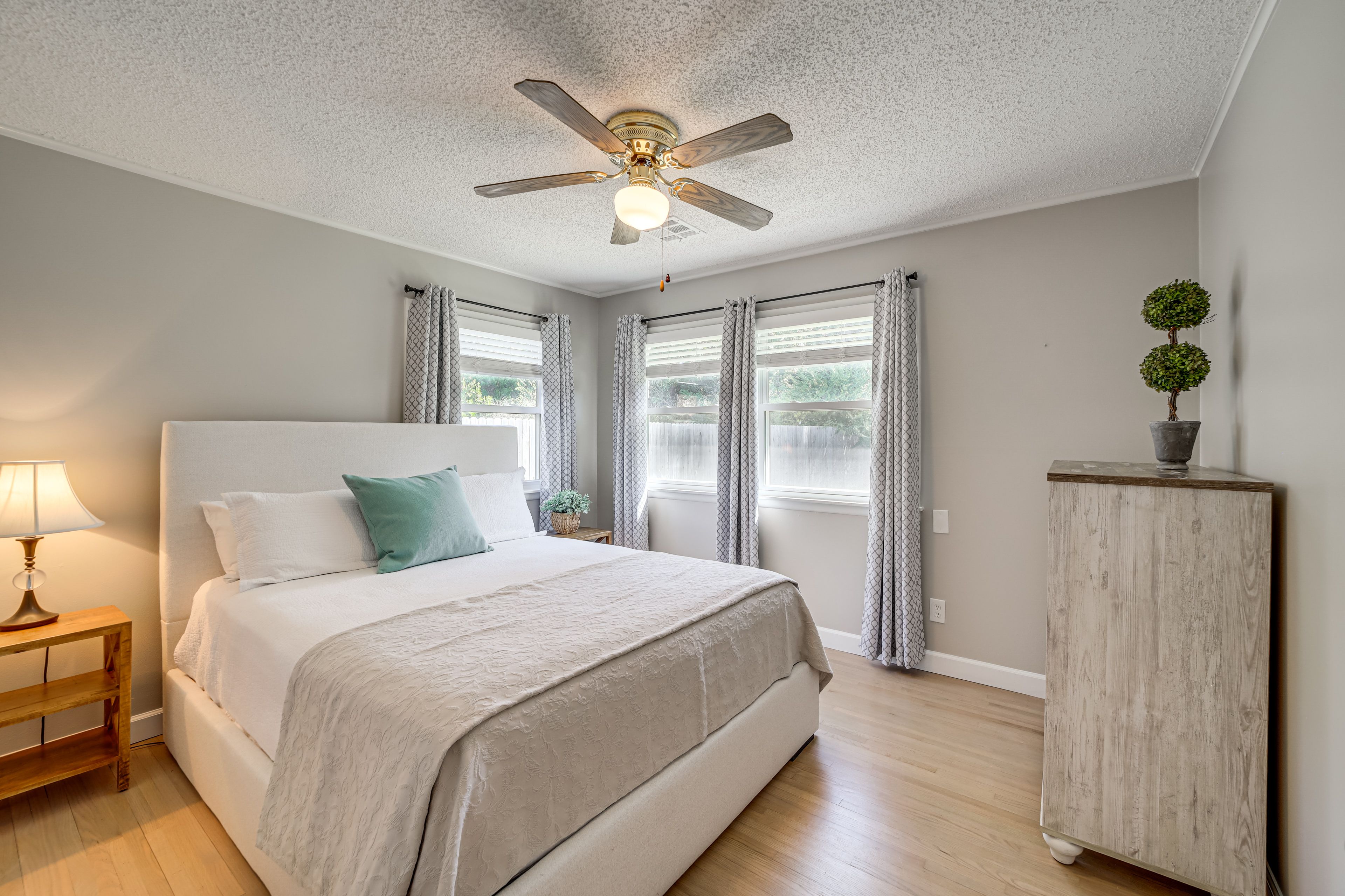 Bedroom 2 | Queen Bed