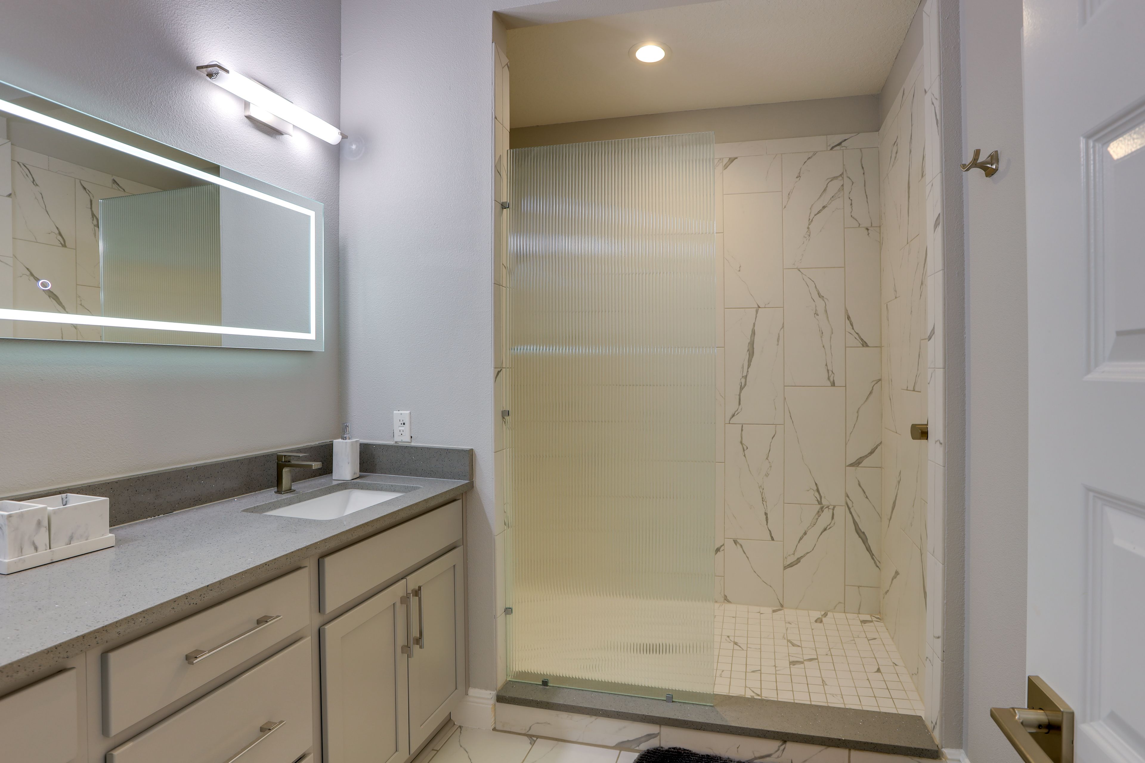 Unit 2 | En-Suite Bath | 2nd Floor | Toiletries