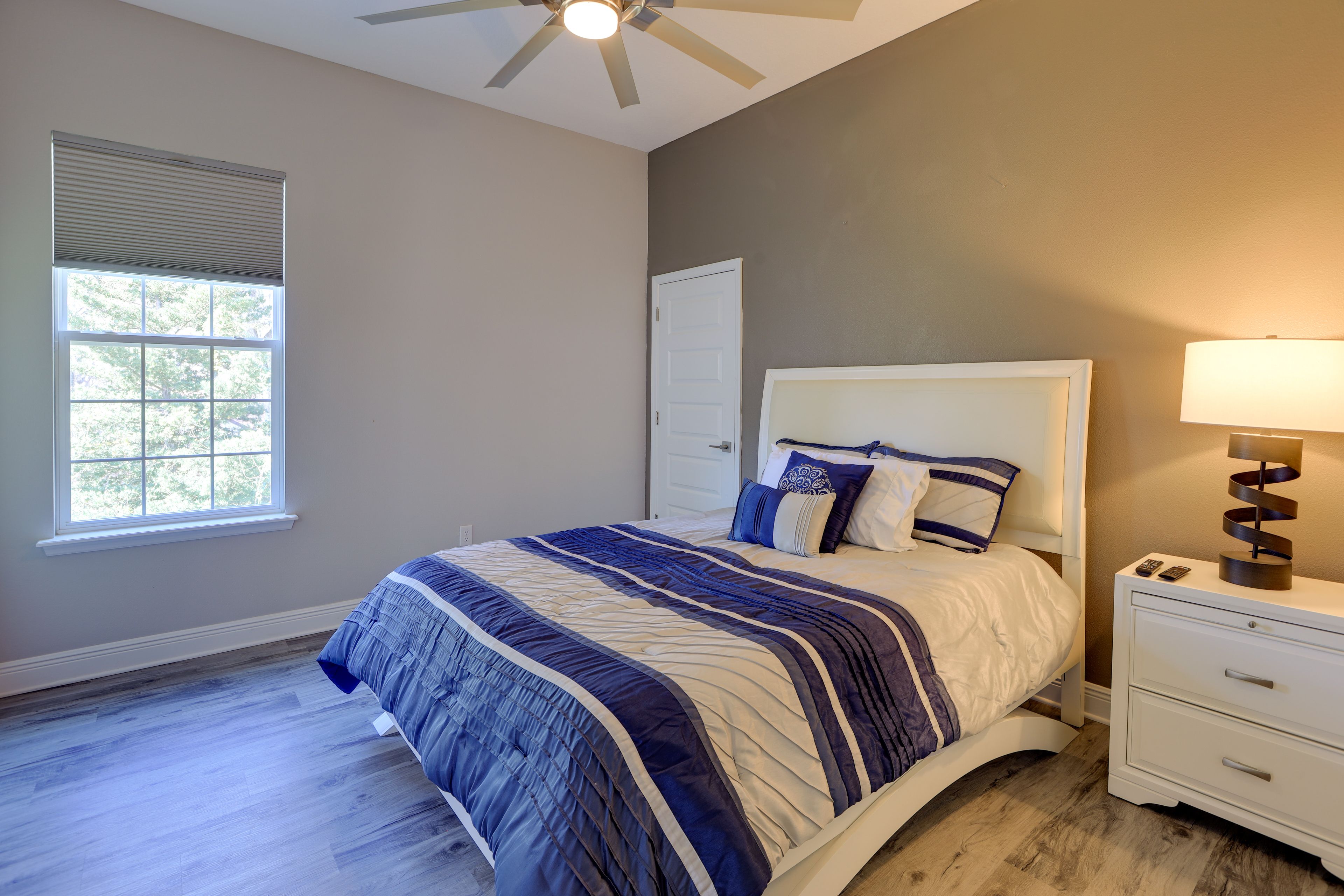Unit 2 | Bedroom 6 | Queen | 2nd Floor | TV