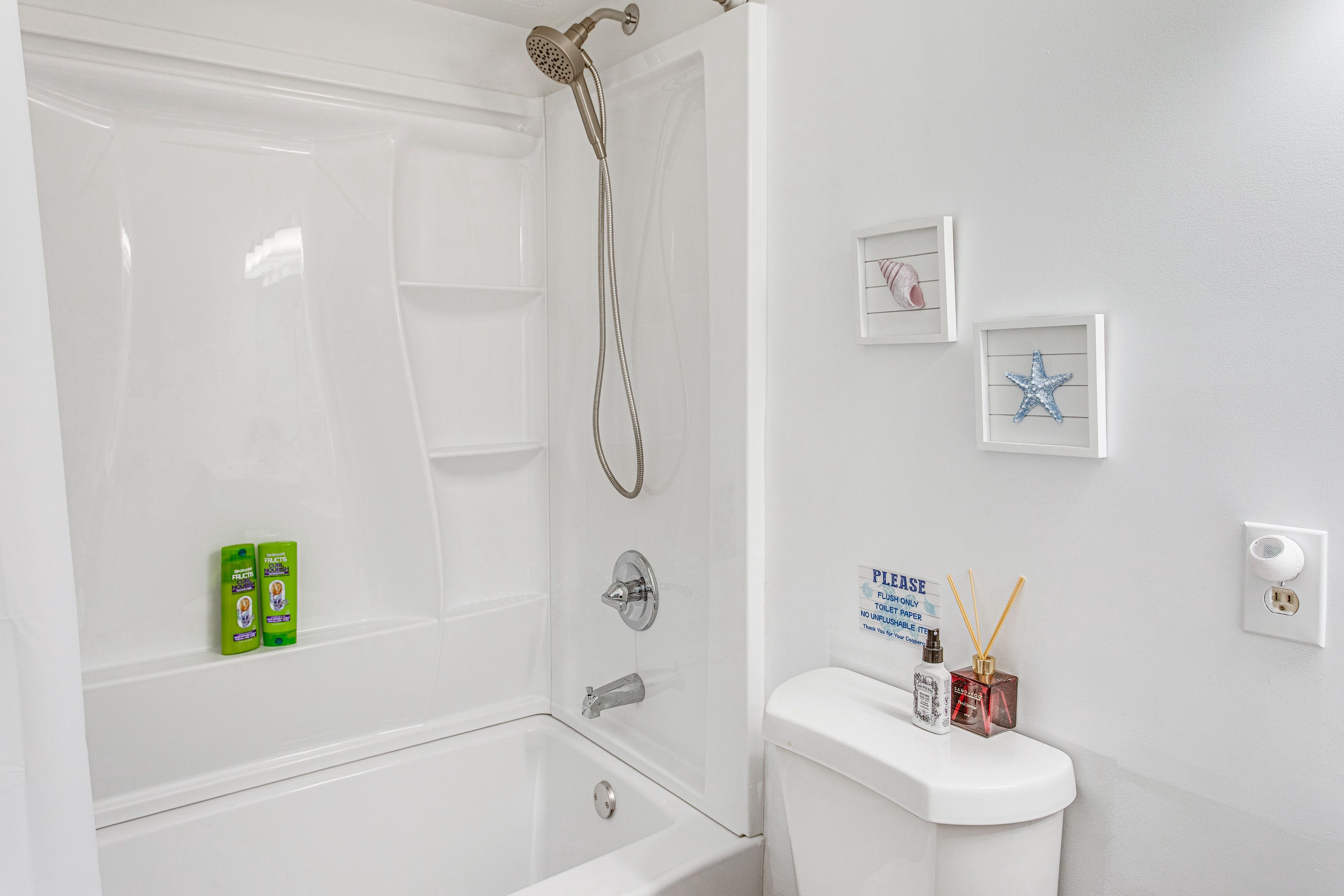 Full Bathroom | 2nd Floor