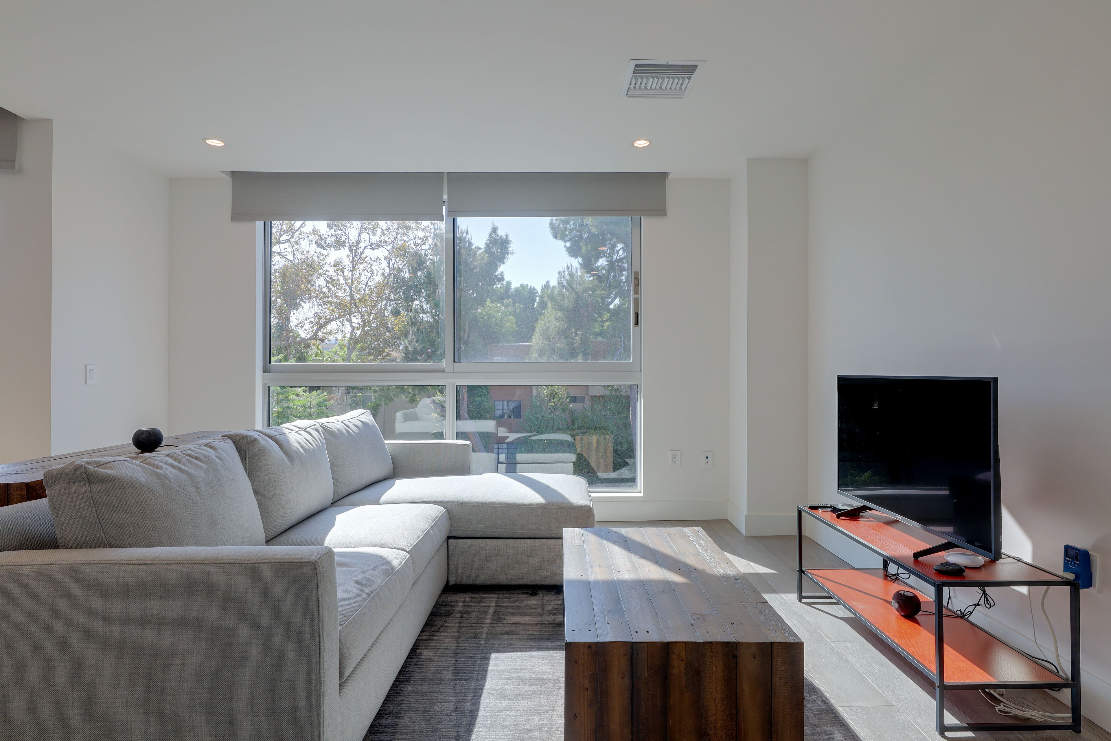 Living Room | Smart TV