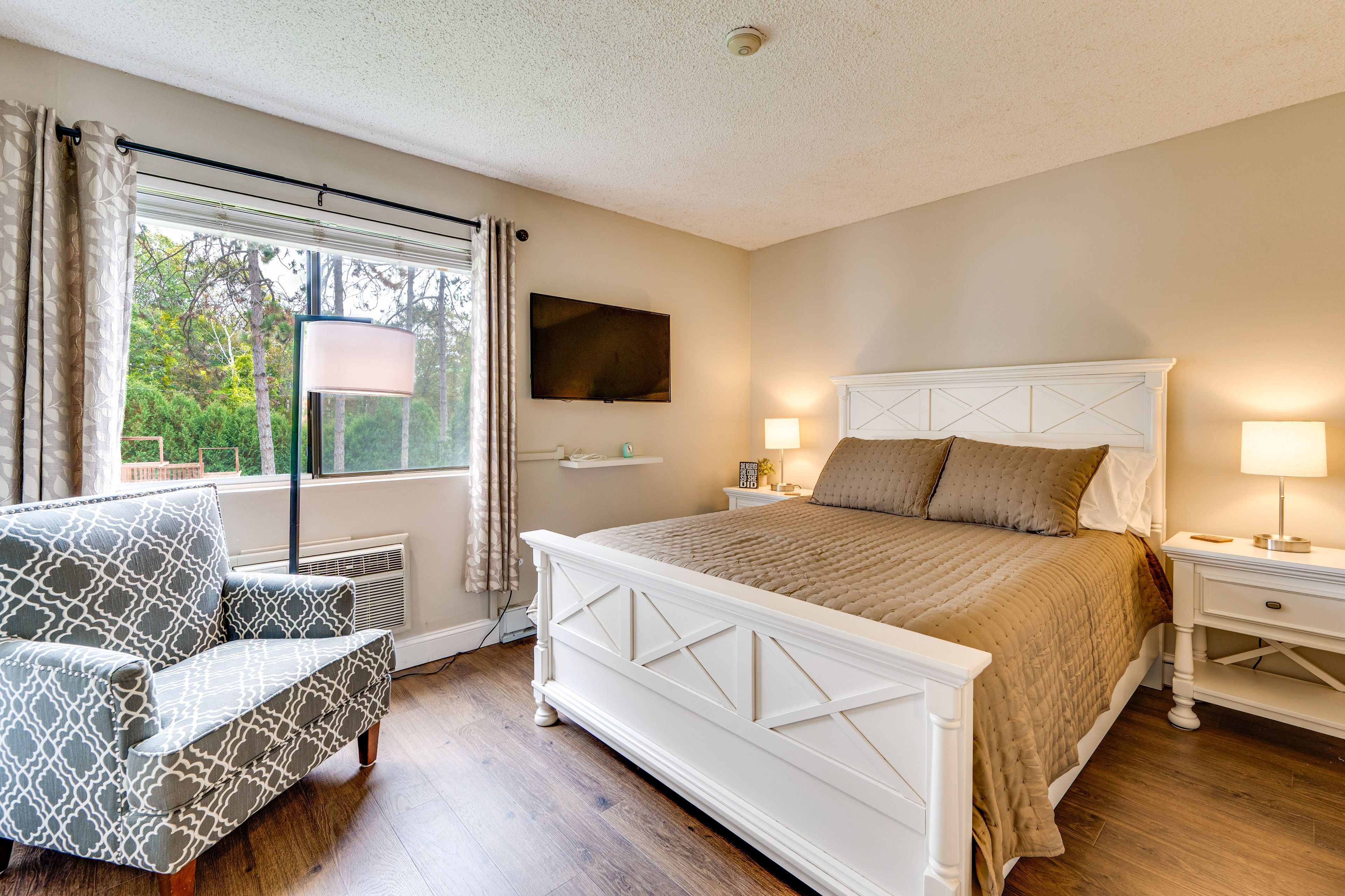 Bedroom 2 | Queen Bed