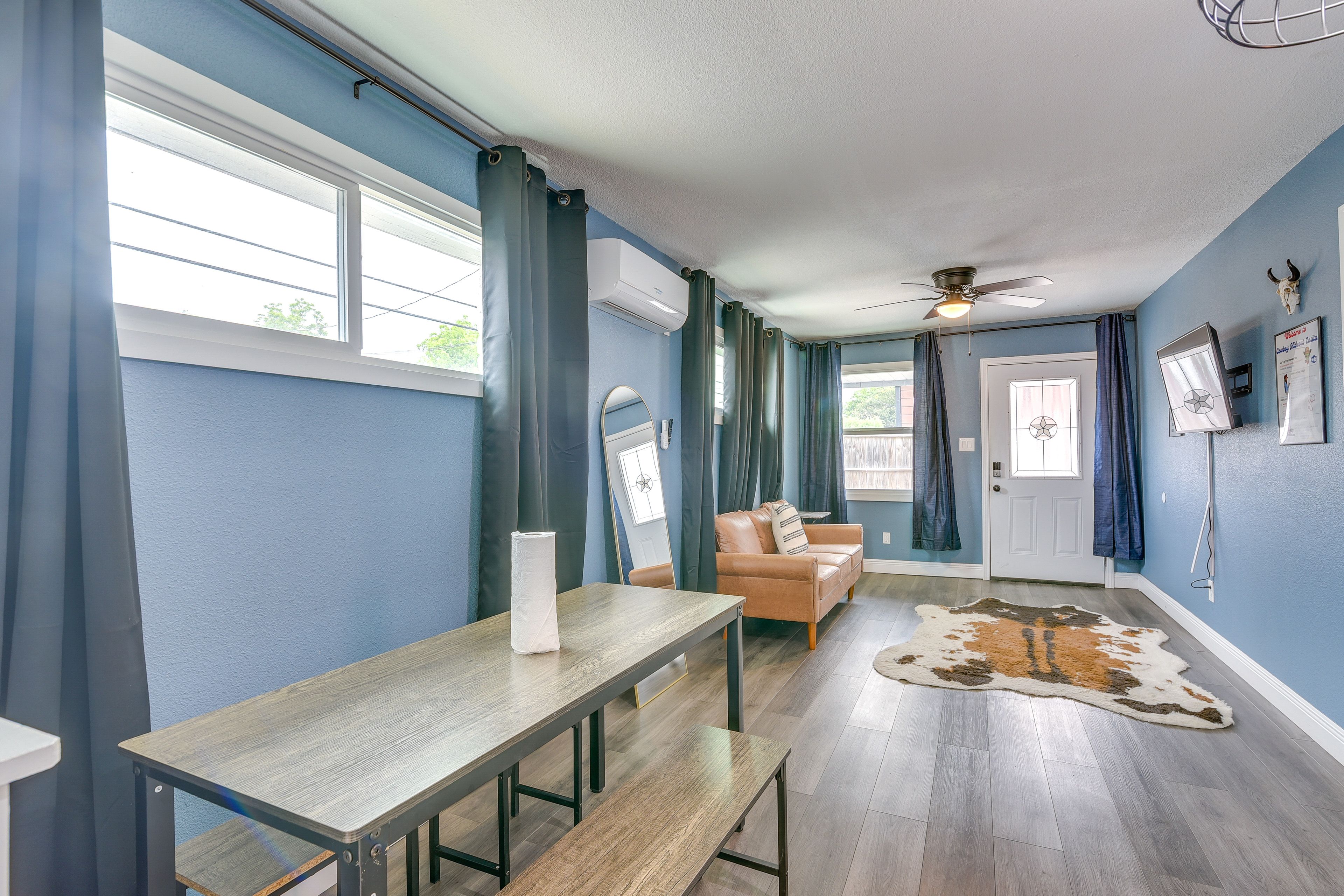 The Houston Haven | Dining Area | Dishware & Flatware
