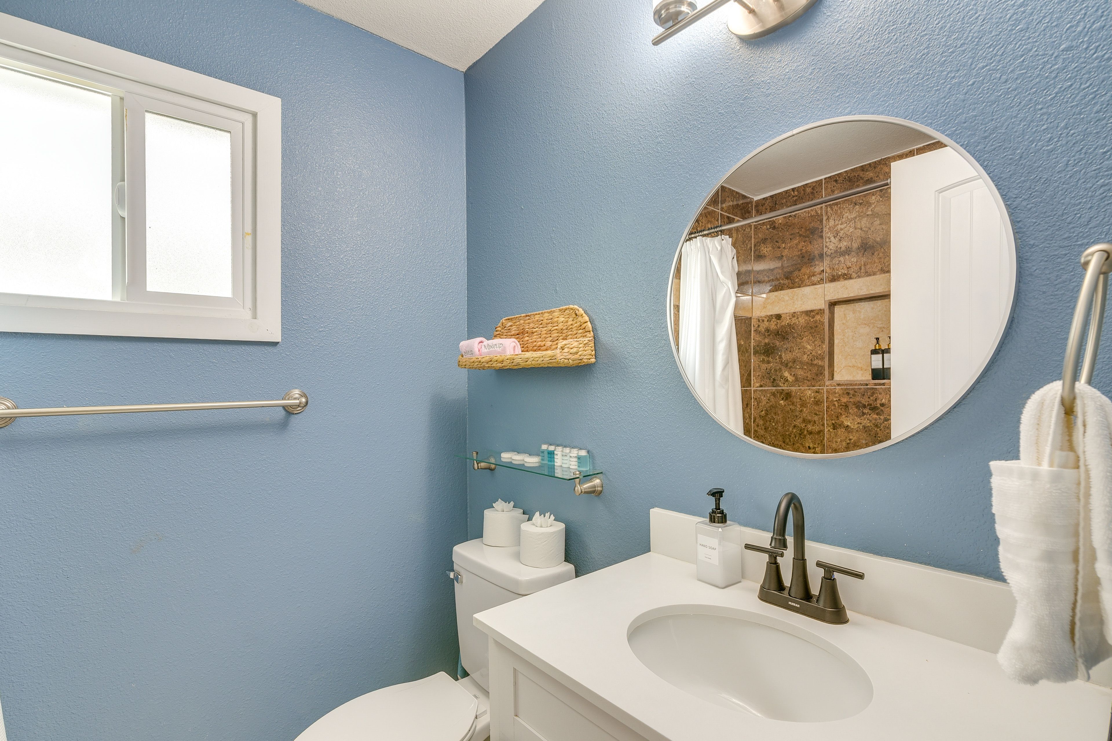 The Houston Haven | Full Bath