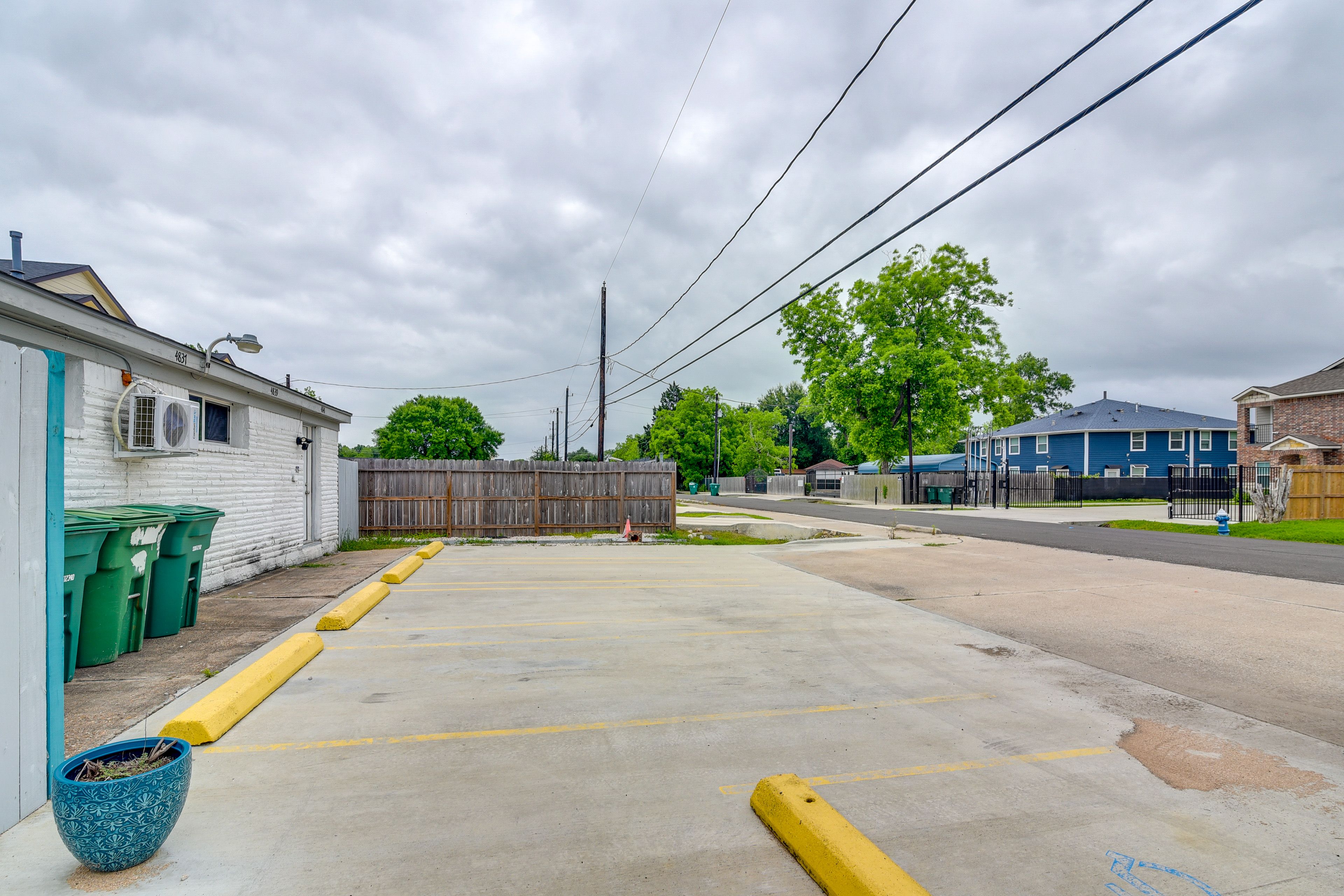 Community Parking Lot (4 Vehicles)