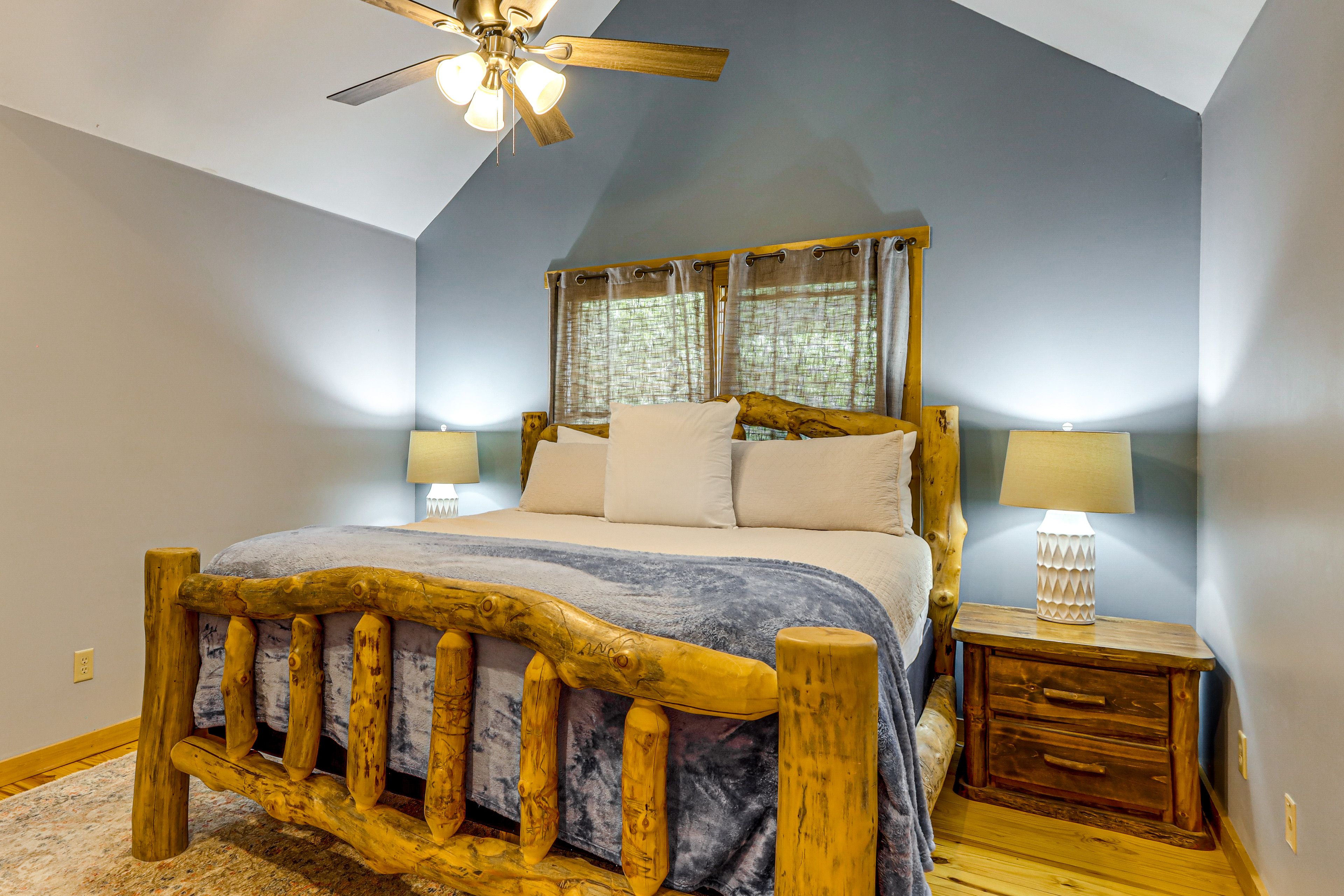 Bedroom 2 | King Bed | Upper Level