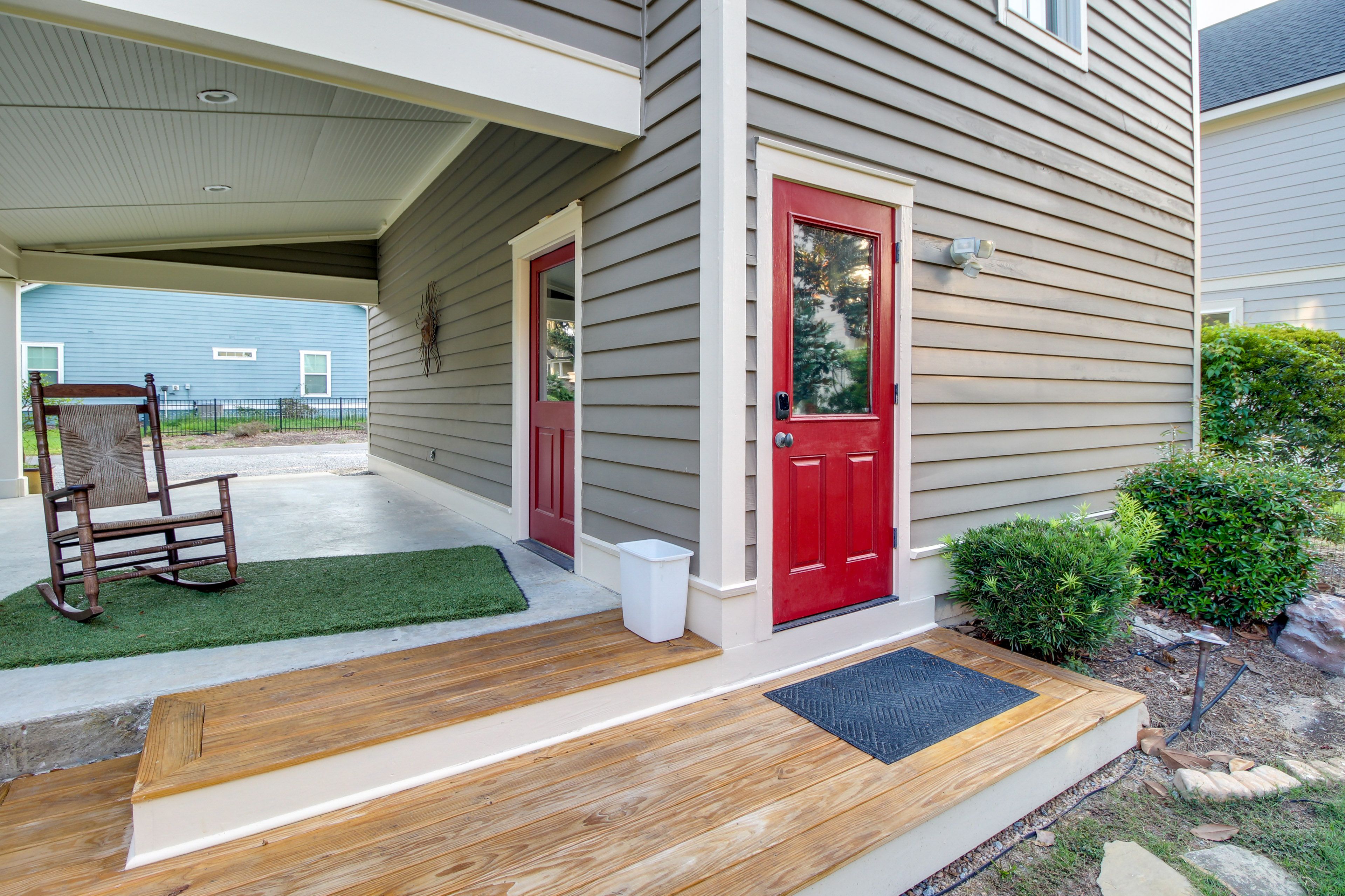 Property Exterior | Single-Level Studio