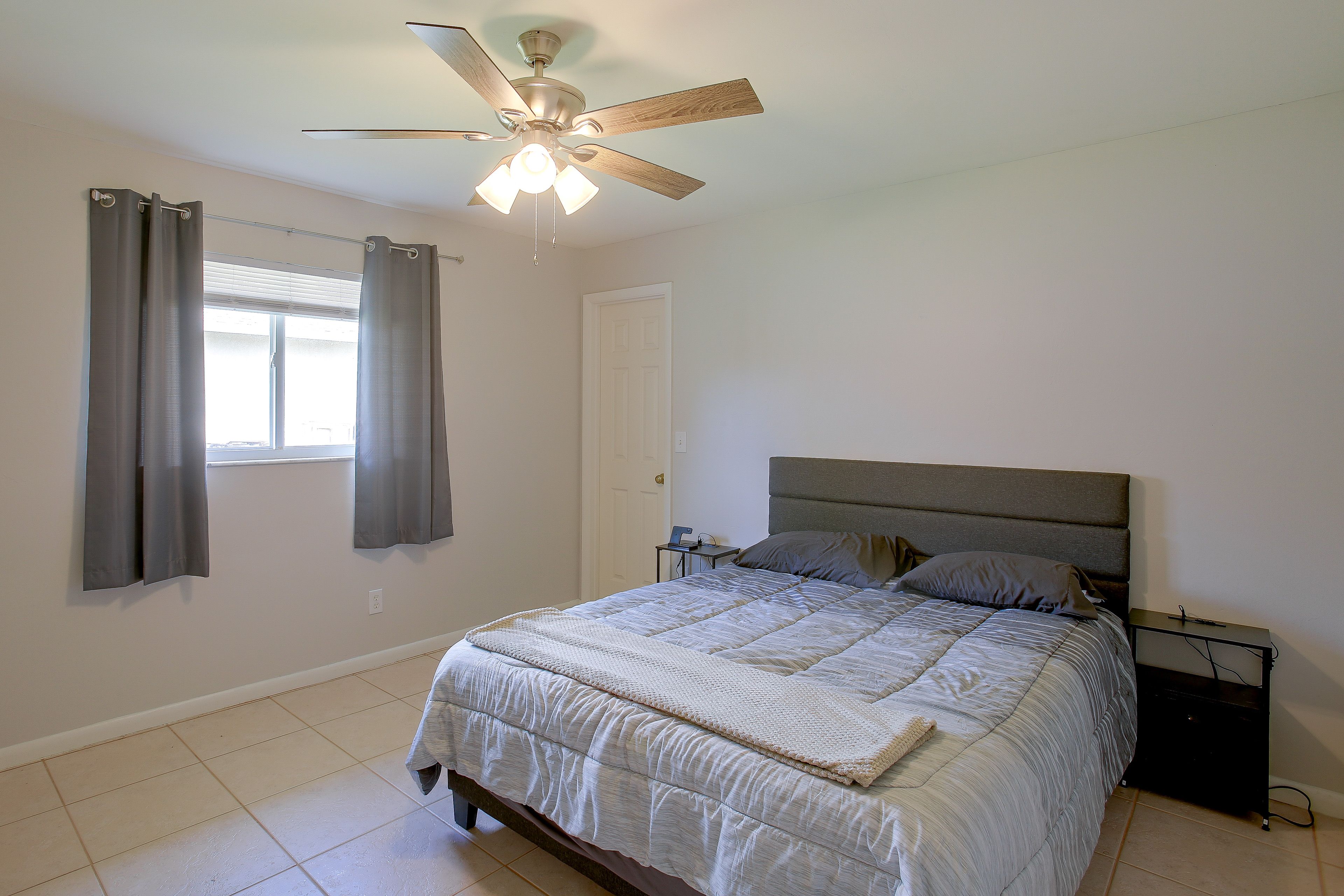 Bedroom 2 | Queen Bed