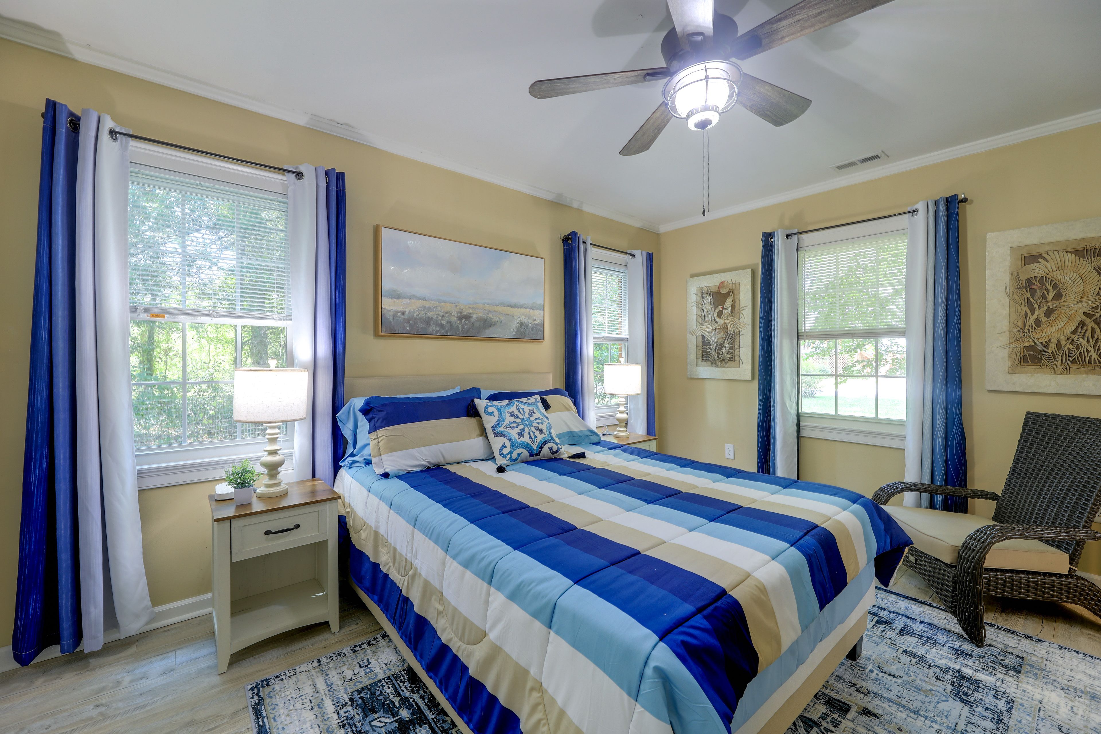 Bedroom 1 | Queen Bed