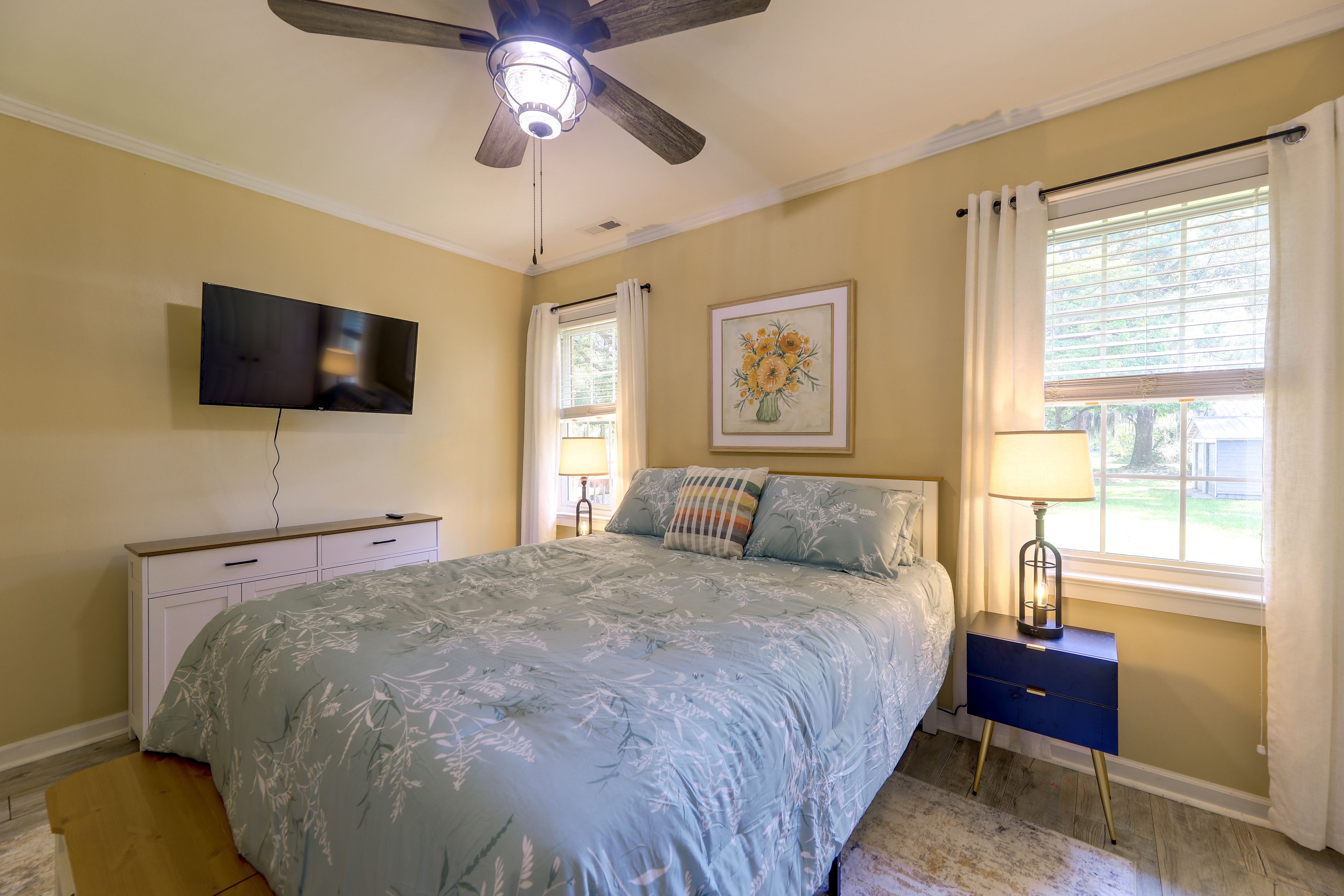 Bedroom 3 | Queen Bed