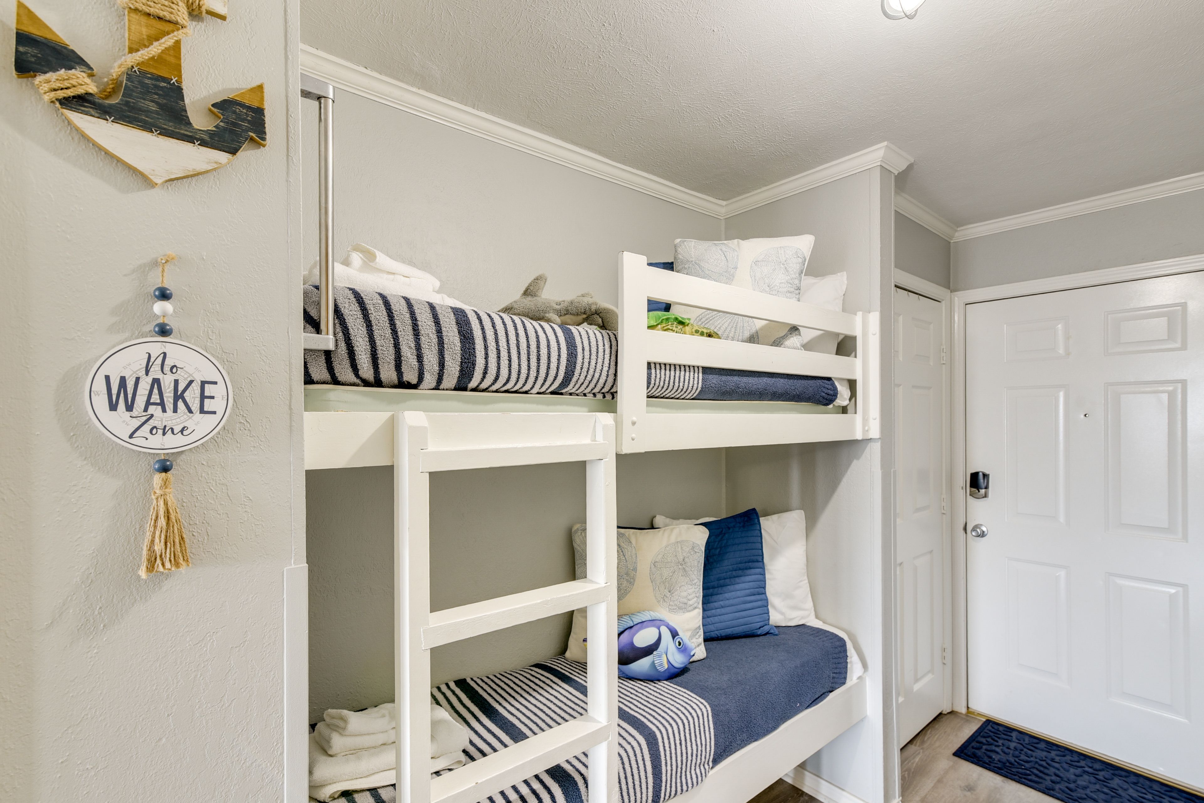Sleeping Nook | Twin Bunk Bed