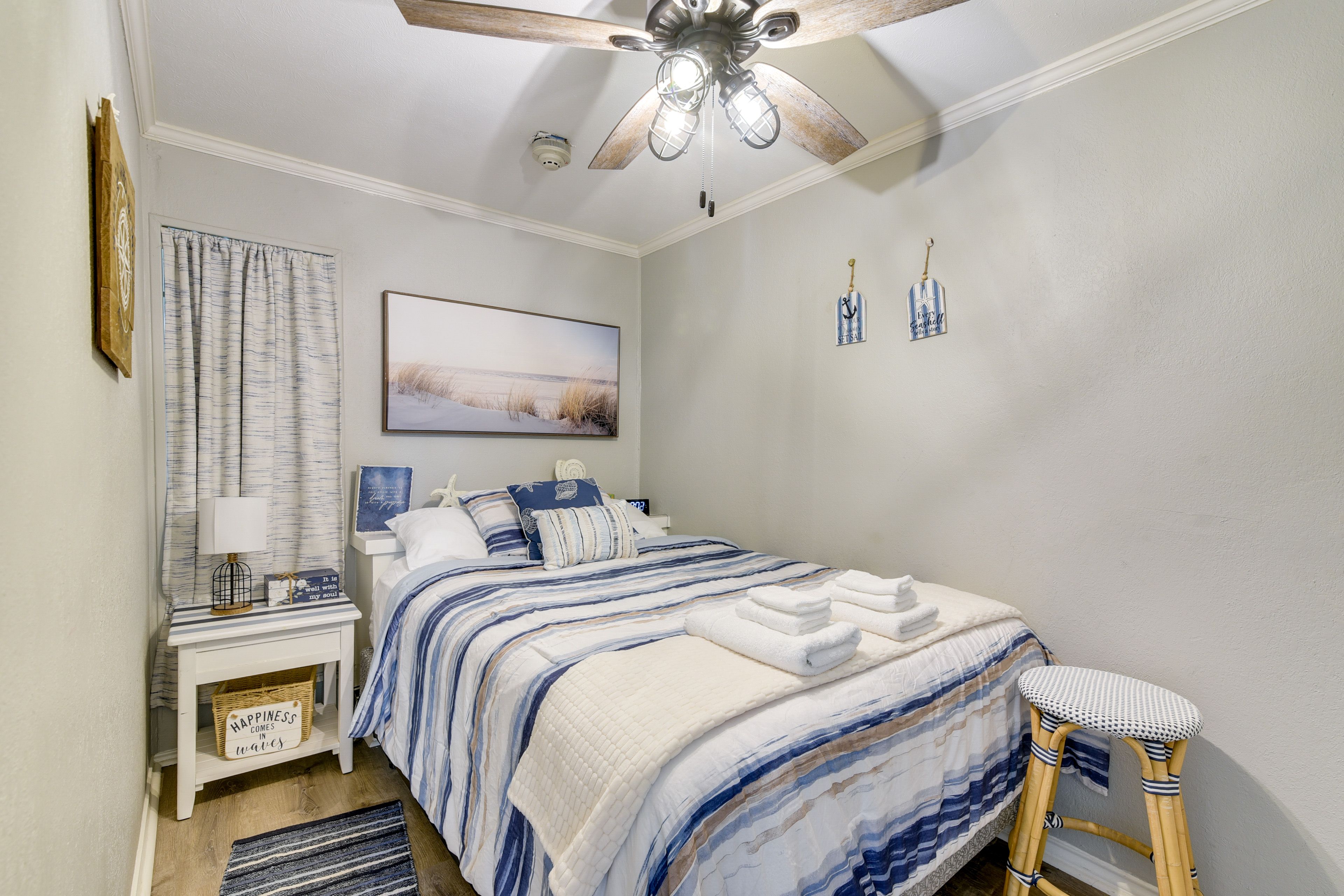 Bedroom | Queen Bed
