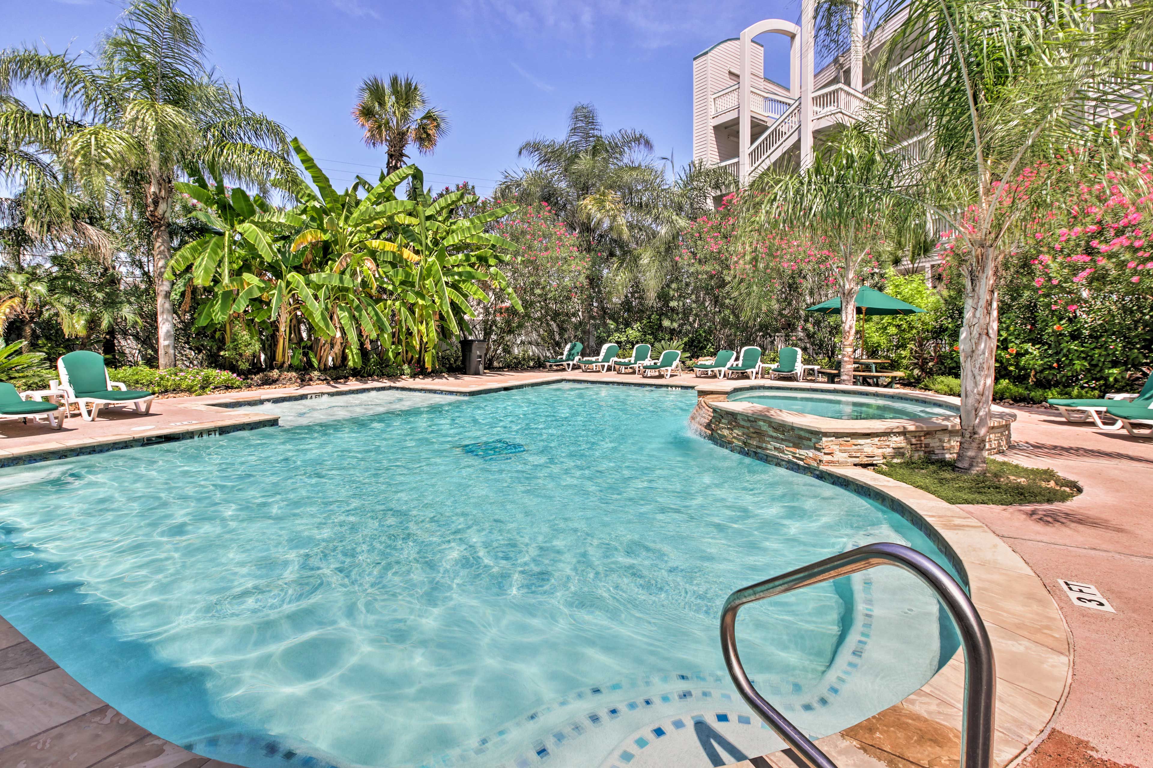 Casa Del Mar | Community Pool