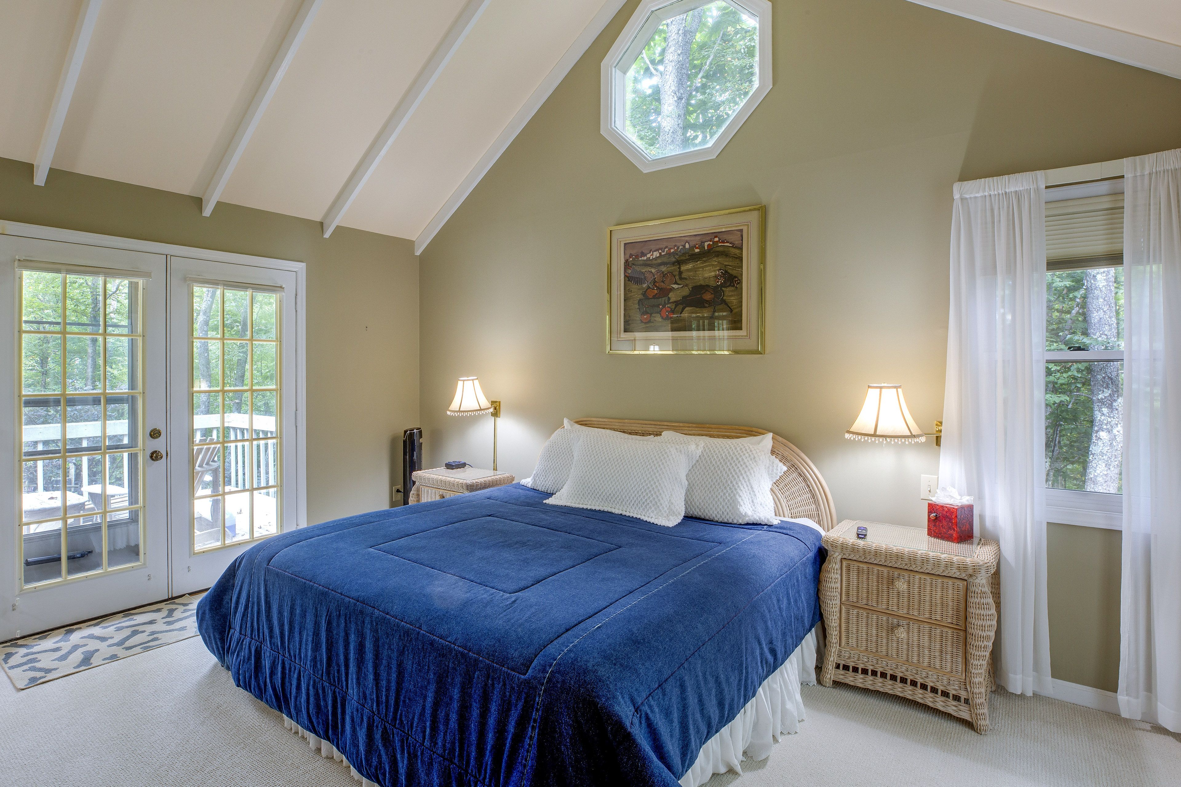Bedroom 1 | King Bed | 1st Floor