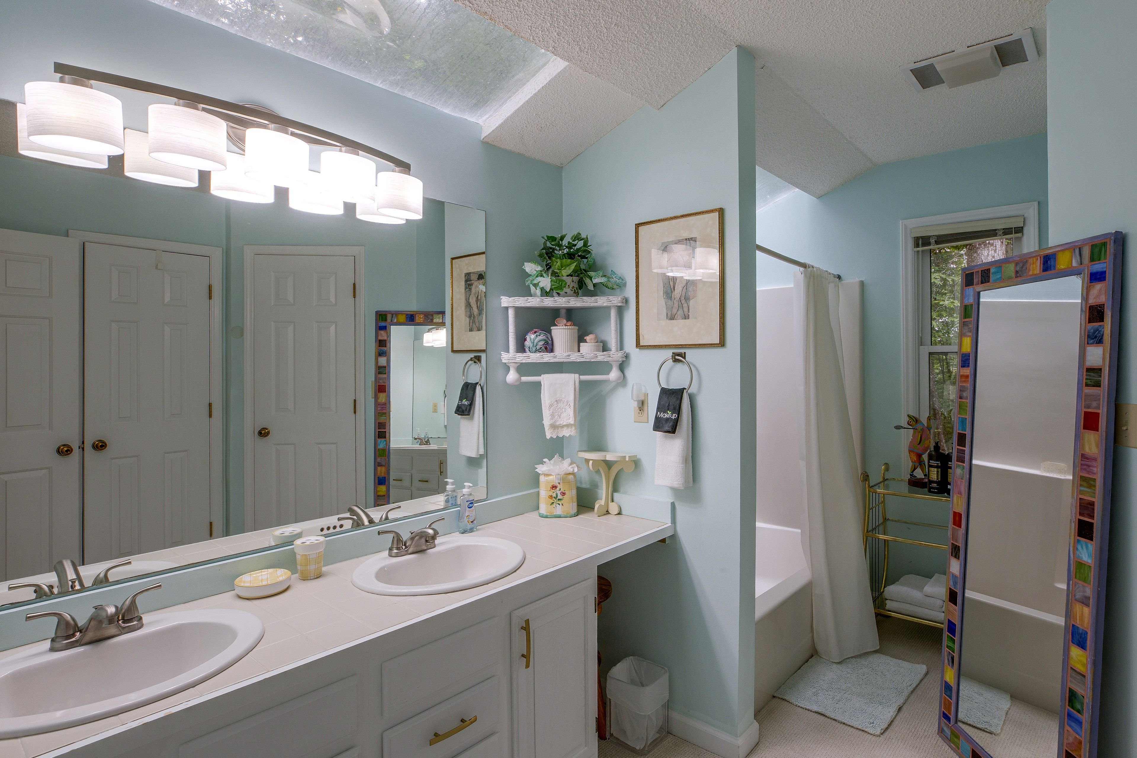 En-Suite Bathroom | 1st Floor