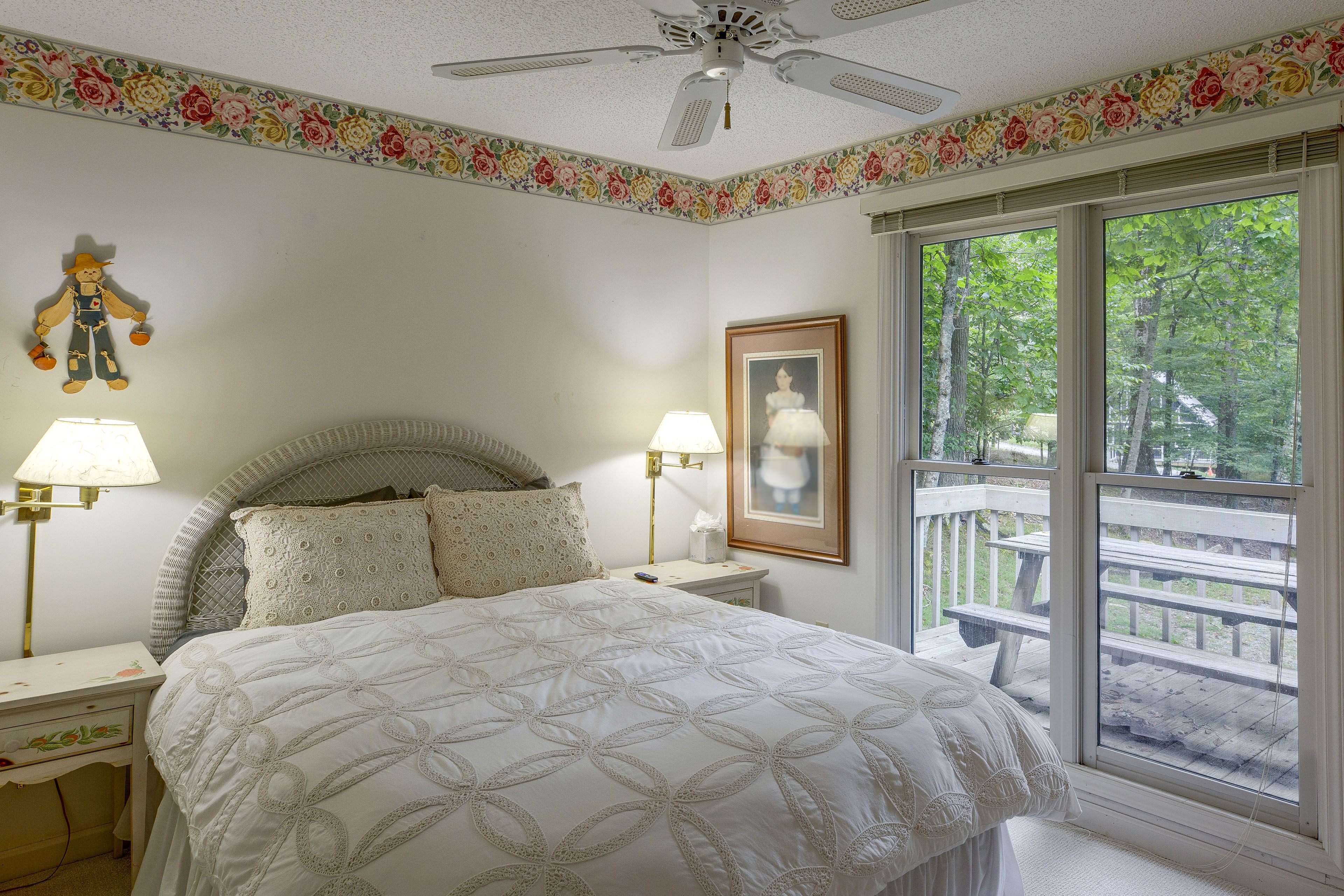 Bedroom 2 | Queen Bed | 1st Floor